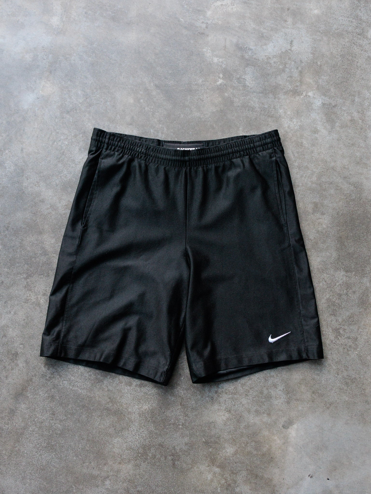 Vintage 00s Black Nike Basketball Shorts (M)