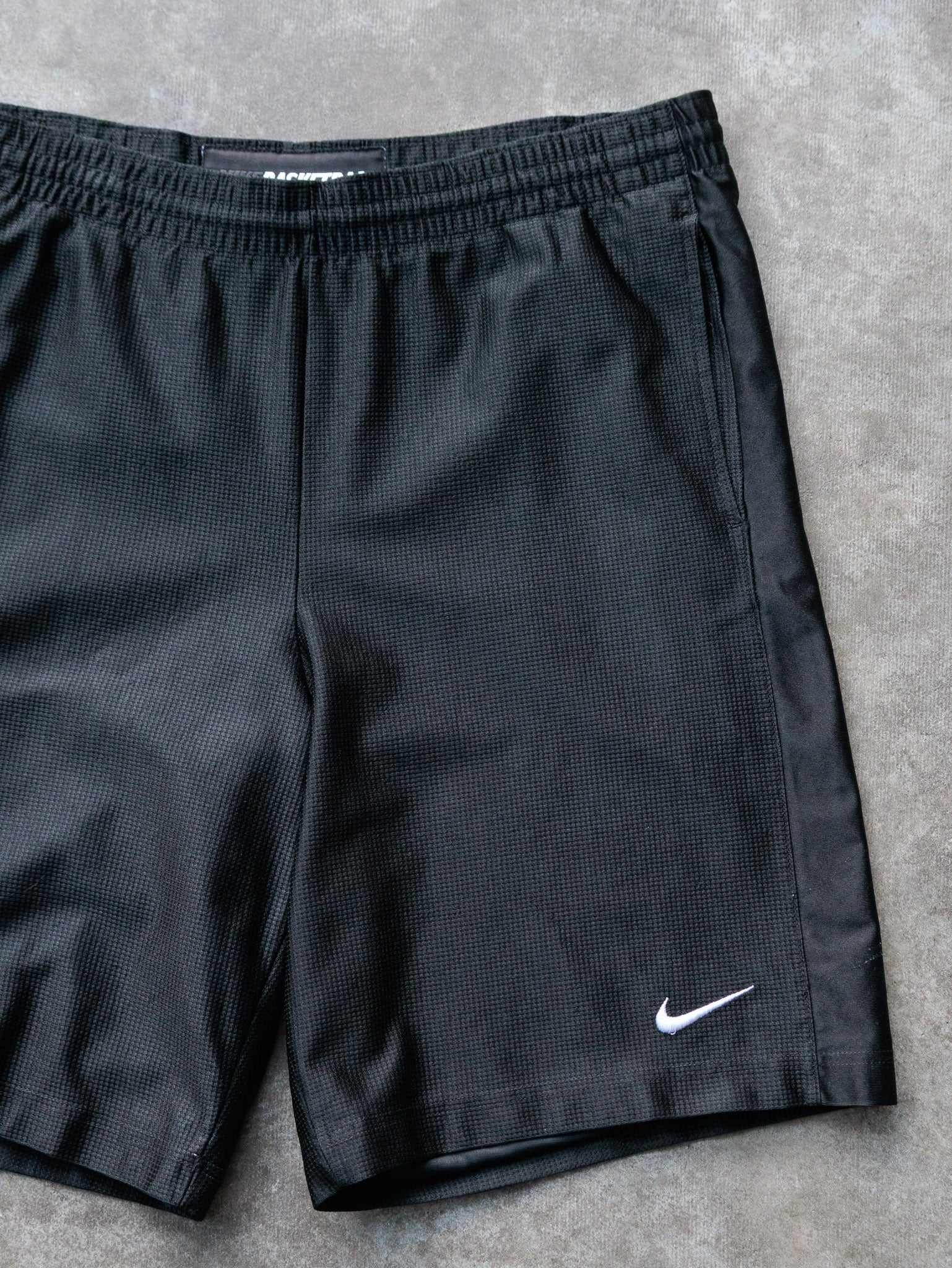 Vintage 00s Black Nike Basketball Shorts (M)