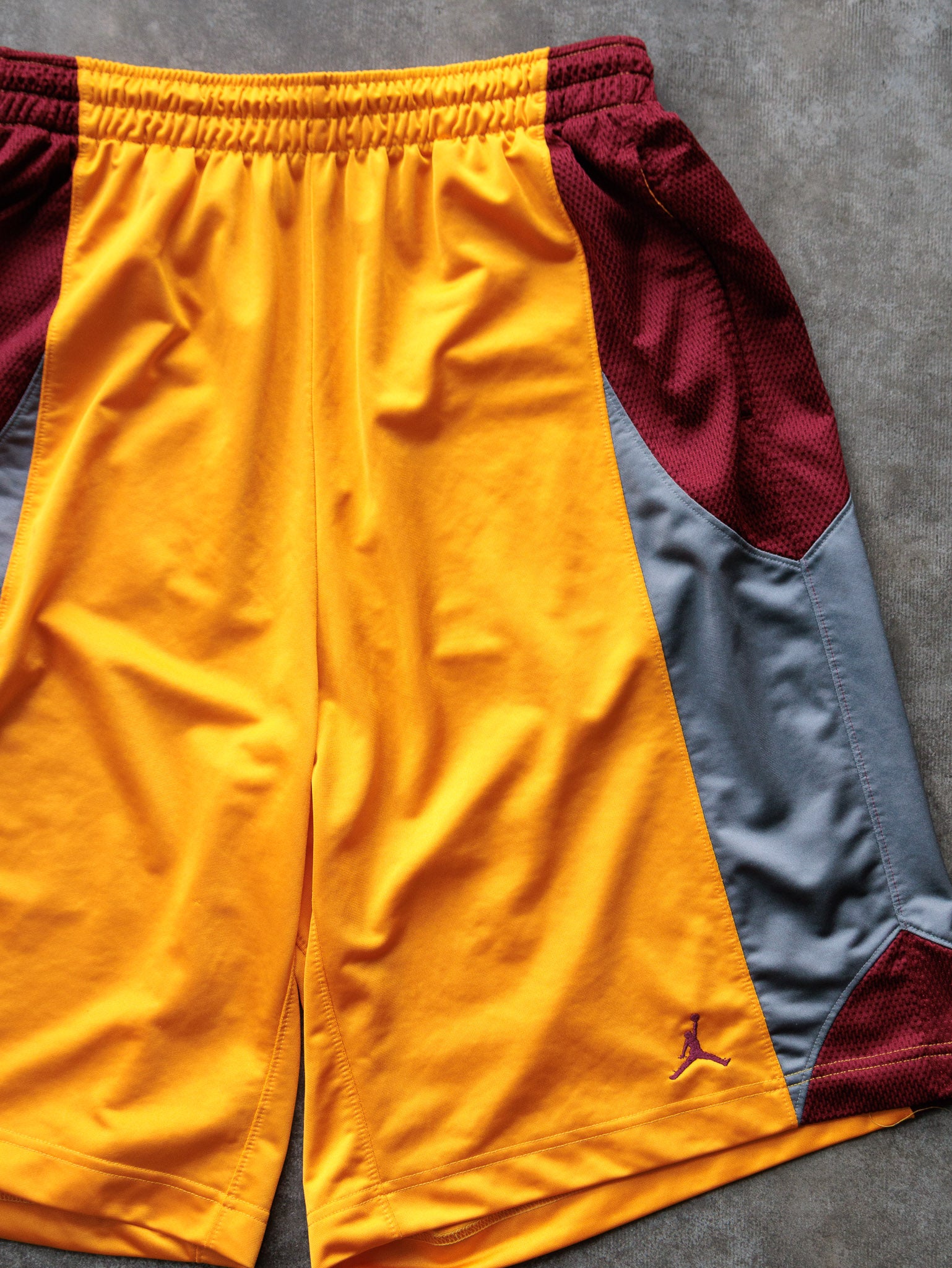 Vintage 00s Yellow & Burgundy Jordan Basketball Shorts (XL)