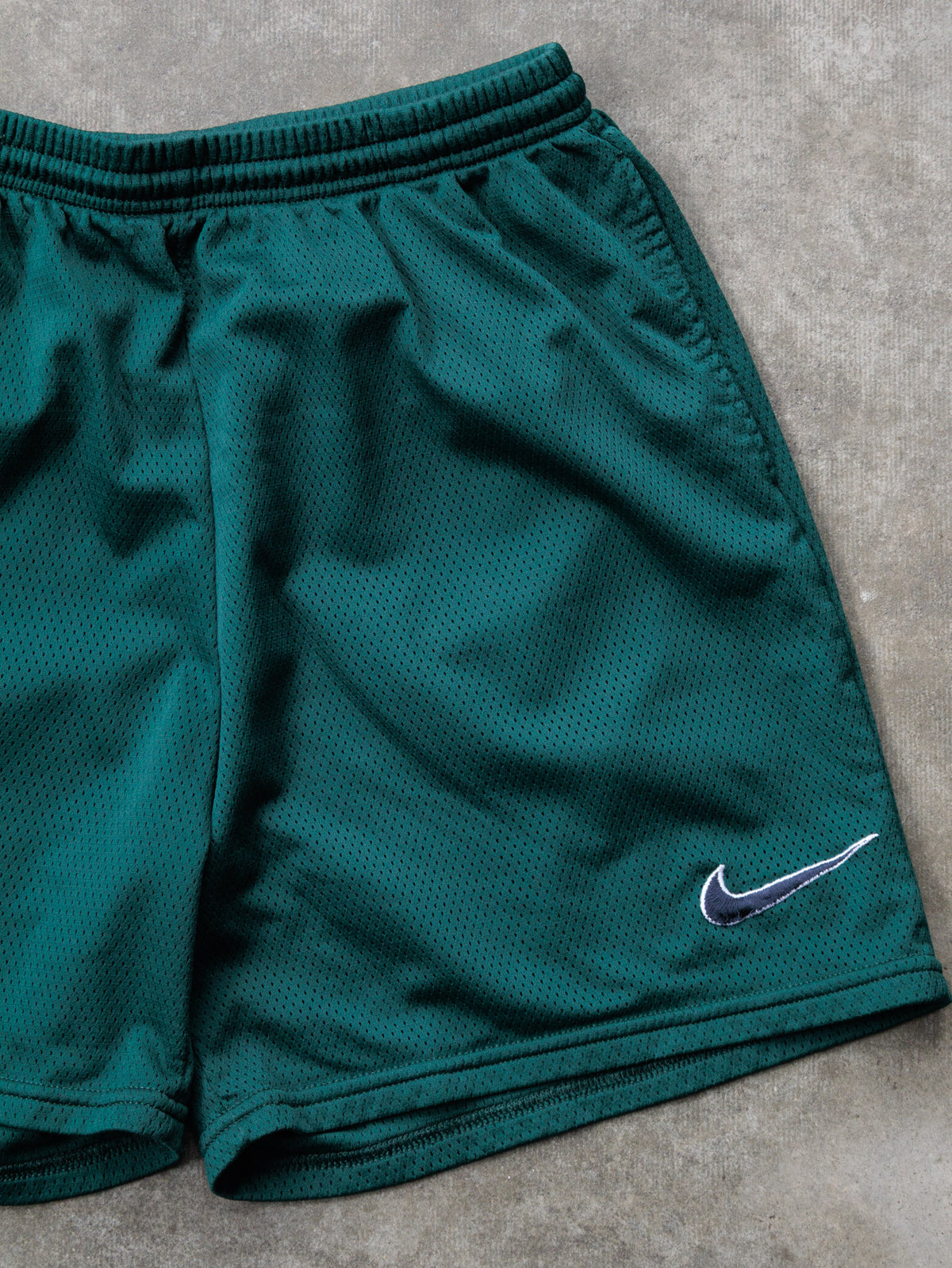 Vintage 90s Green Nike Mesh Shorts (-)