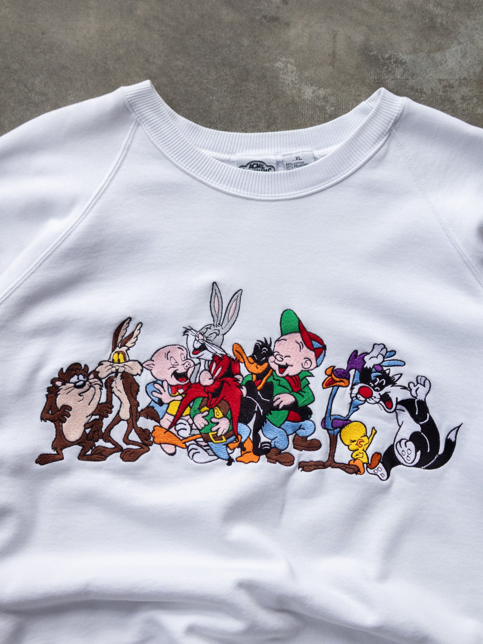 Vintage 90s White Looney Tunes Characters Sweatshirt (XL)