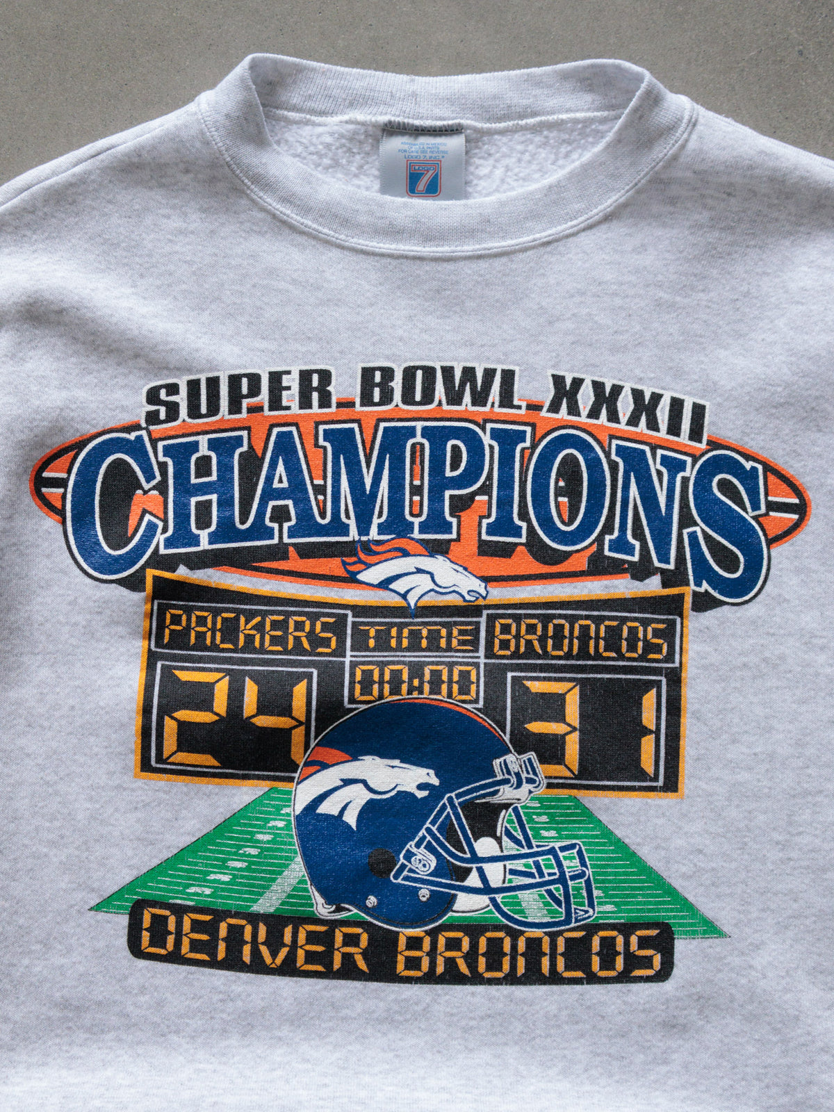 Vintage 1998 Grey Denver Broncos Super Bowl Champions Sweatshirt (XL)