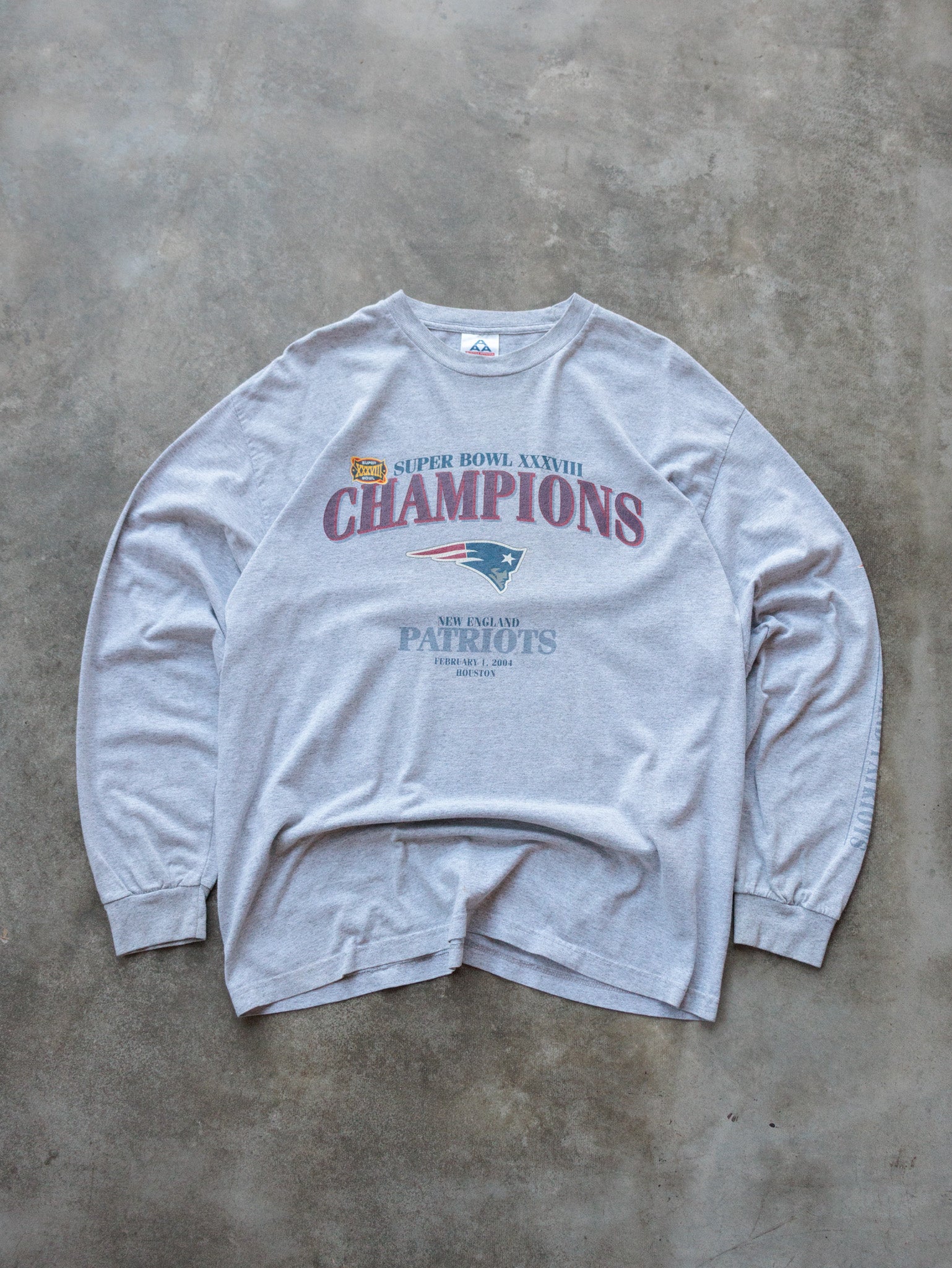 Vintage 2004 Grey New England Patriots Long Sleeve Tee (XL)