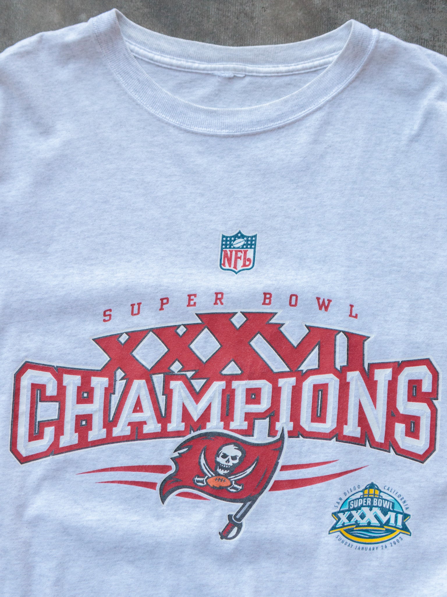 Vintage 2003 Grey Tampa Bay Buccaneers Tee (-)