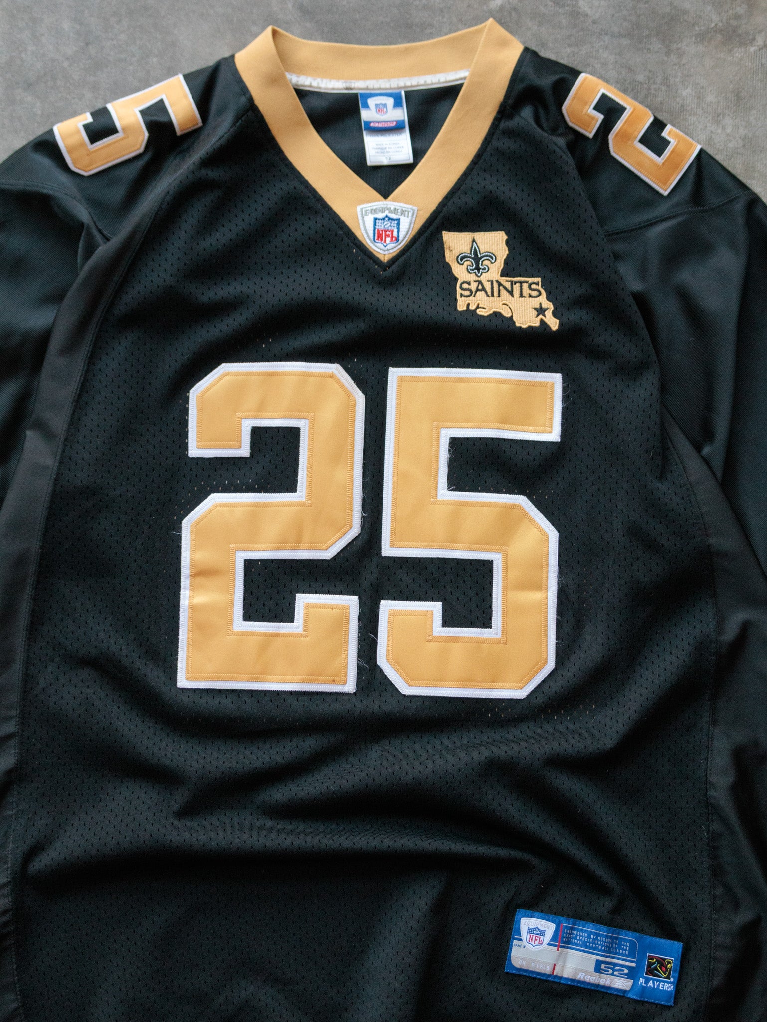 Vintage 00s Black New Orleans Saints Reggie Bush Jersey (L)