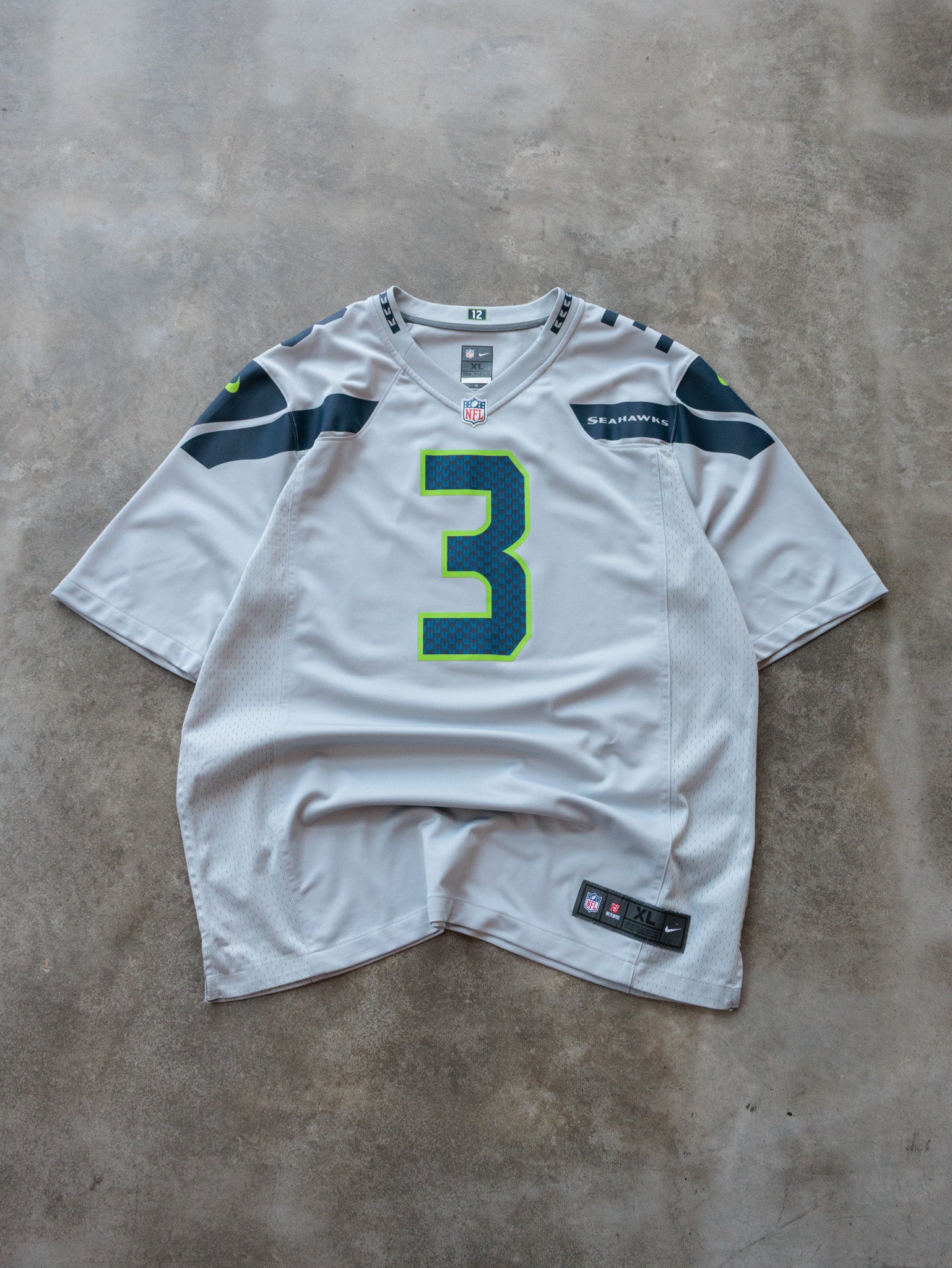 Vintage Grey Nike Seattle Seahawks Russell Wilson Jersey (XL)