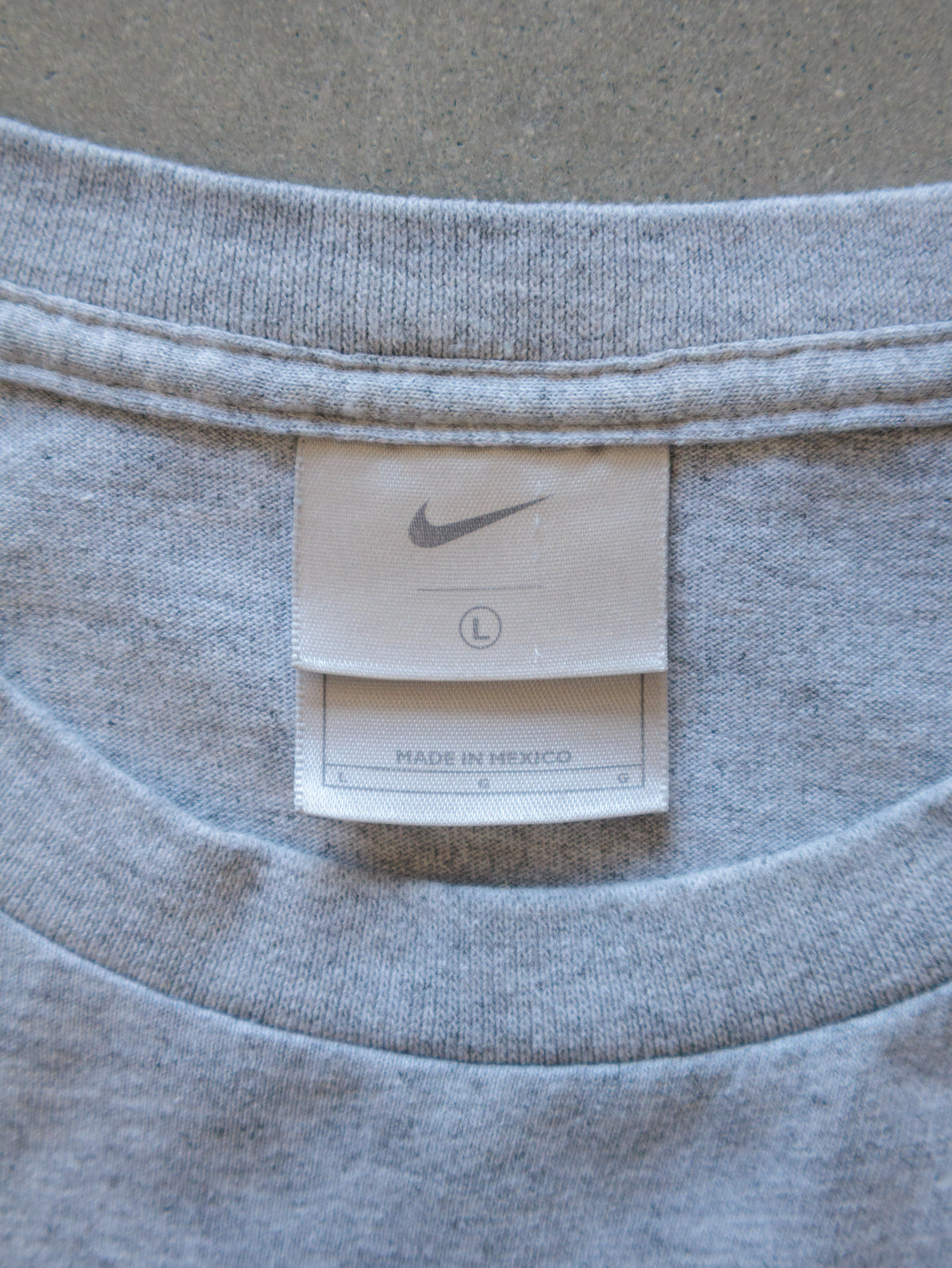 Vintage 00s Grey Nike Air Tee (L)