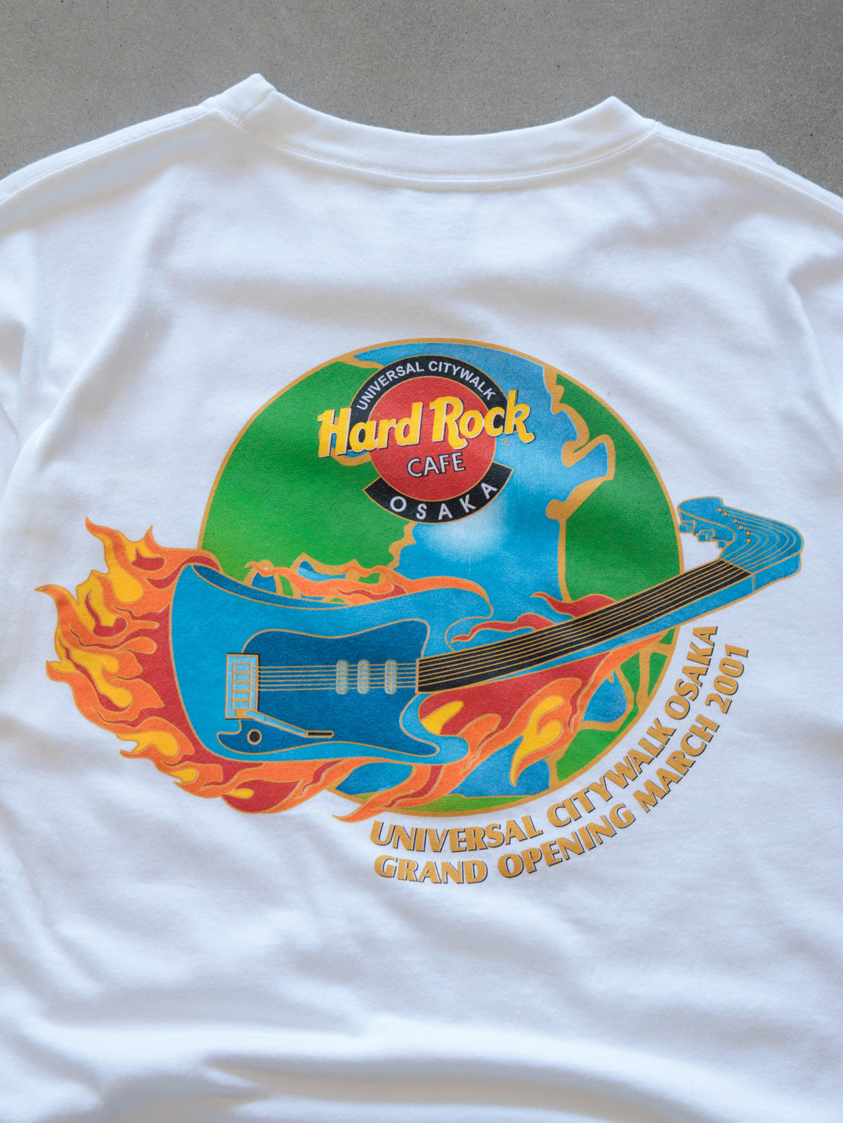 Vintage 2001 White Hard Rock Cafe Osaka Tee (L)