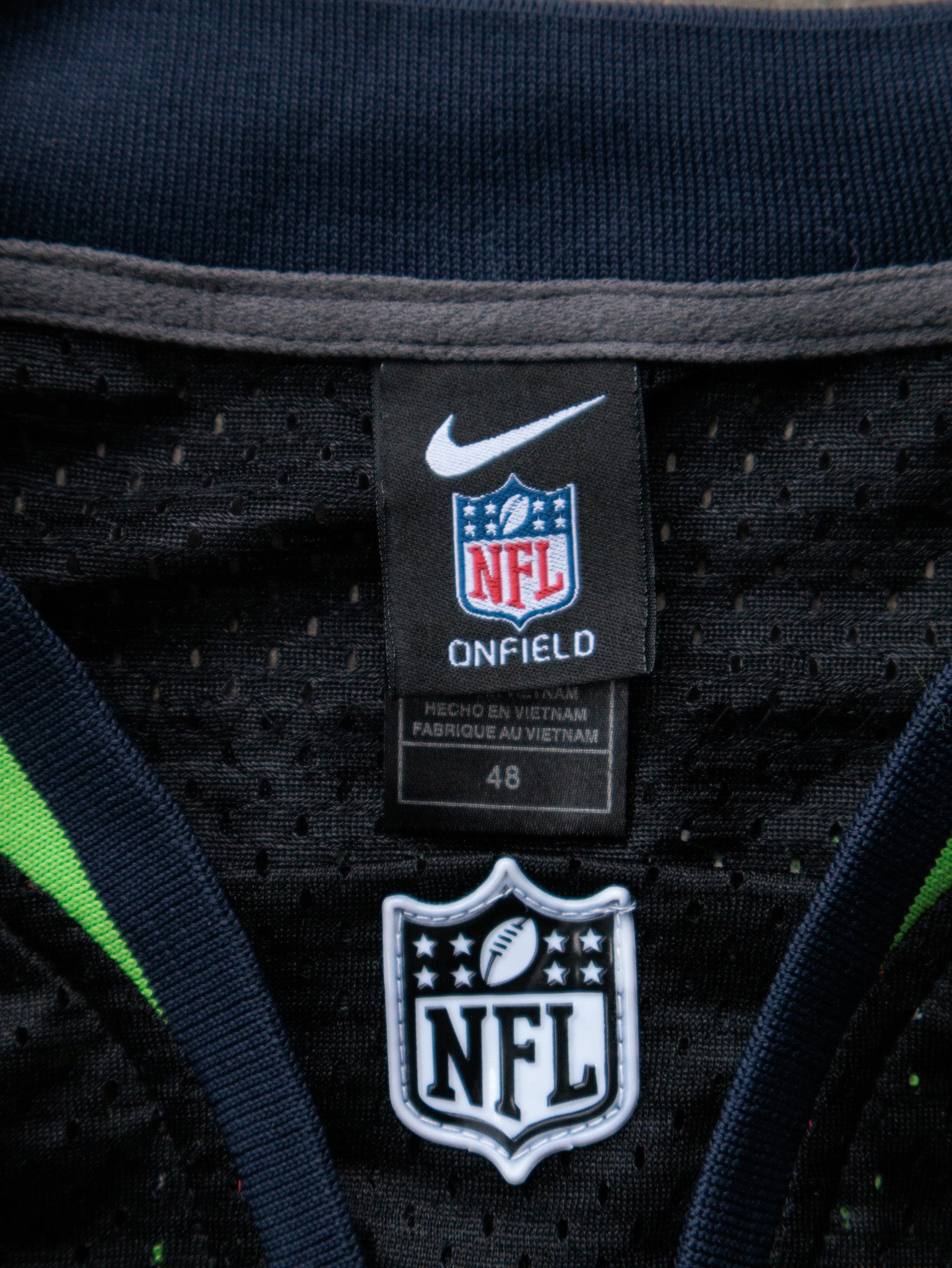 Vintage Nike Seattle Seahawks Russell Wilson NFL Jersey (L)