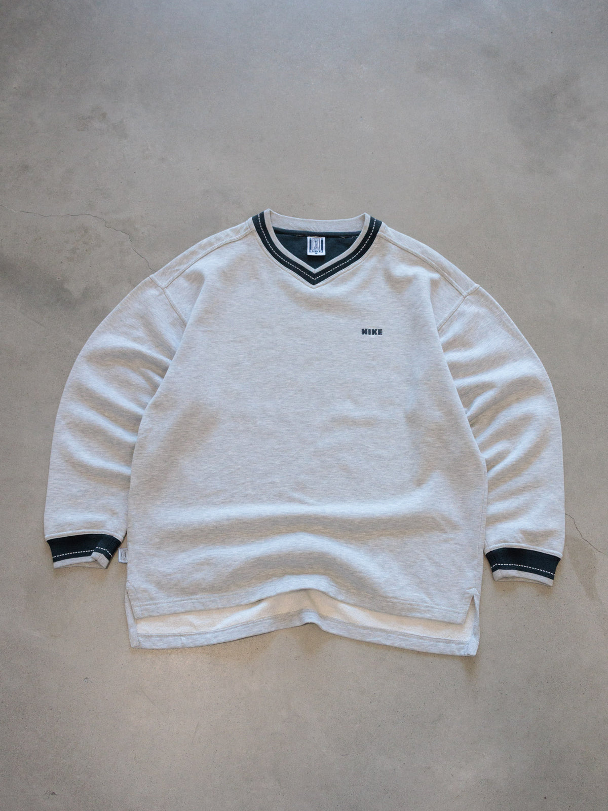 Vintage 90s Grey Nike V-Neck Sweatshirt (L)