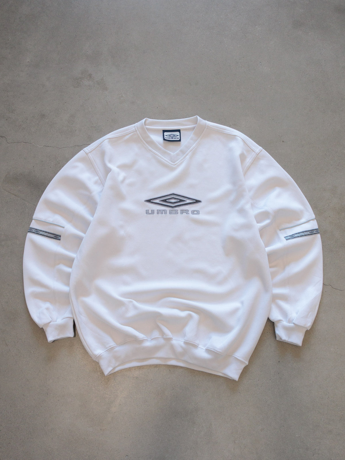 Vintage 00s White Umbro V-Neck Sweatshirt (S)
