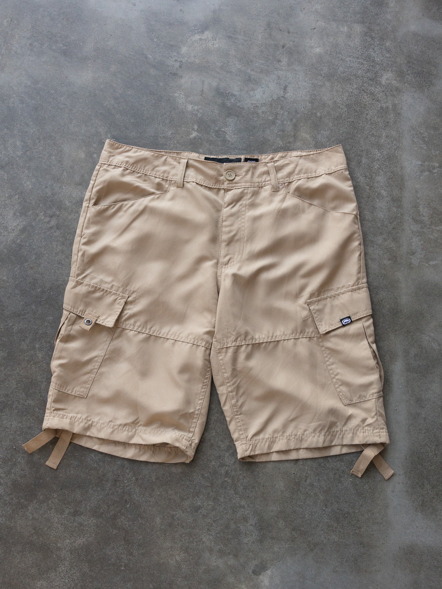 Vintage Beige Ecko Cargo Shorts (W34)