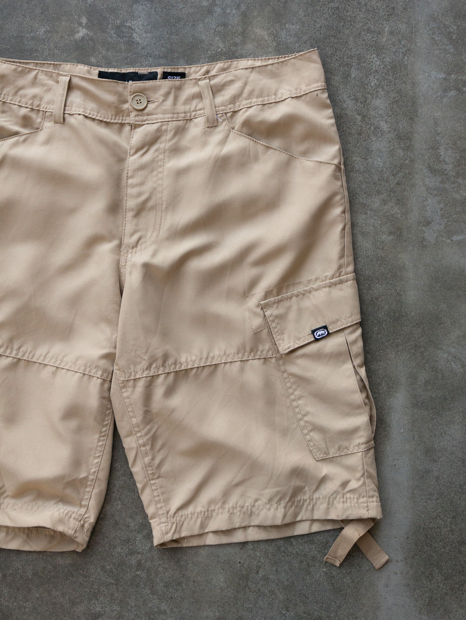 Vintage Beige Ecko Cargo Shorts (W34)