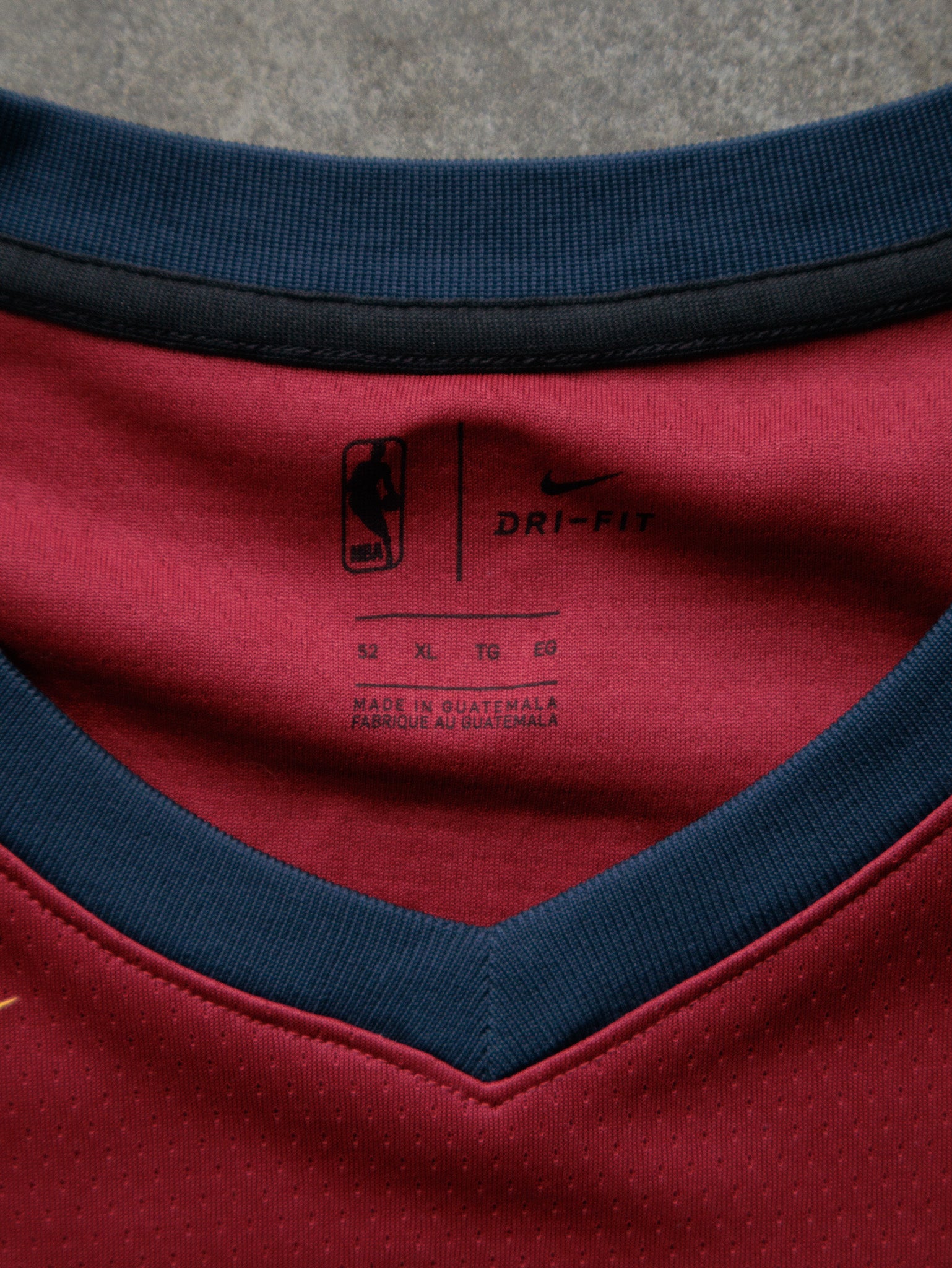 Red Nike Cleveland Cavaliers LeBron James Swingman NBA Tank (XL)