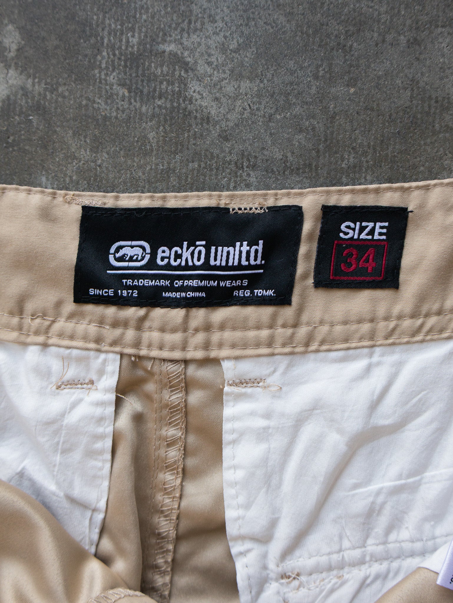 Vintage Beige Ecko Cargo Shorts (W34)