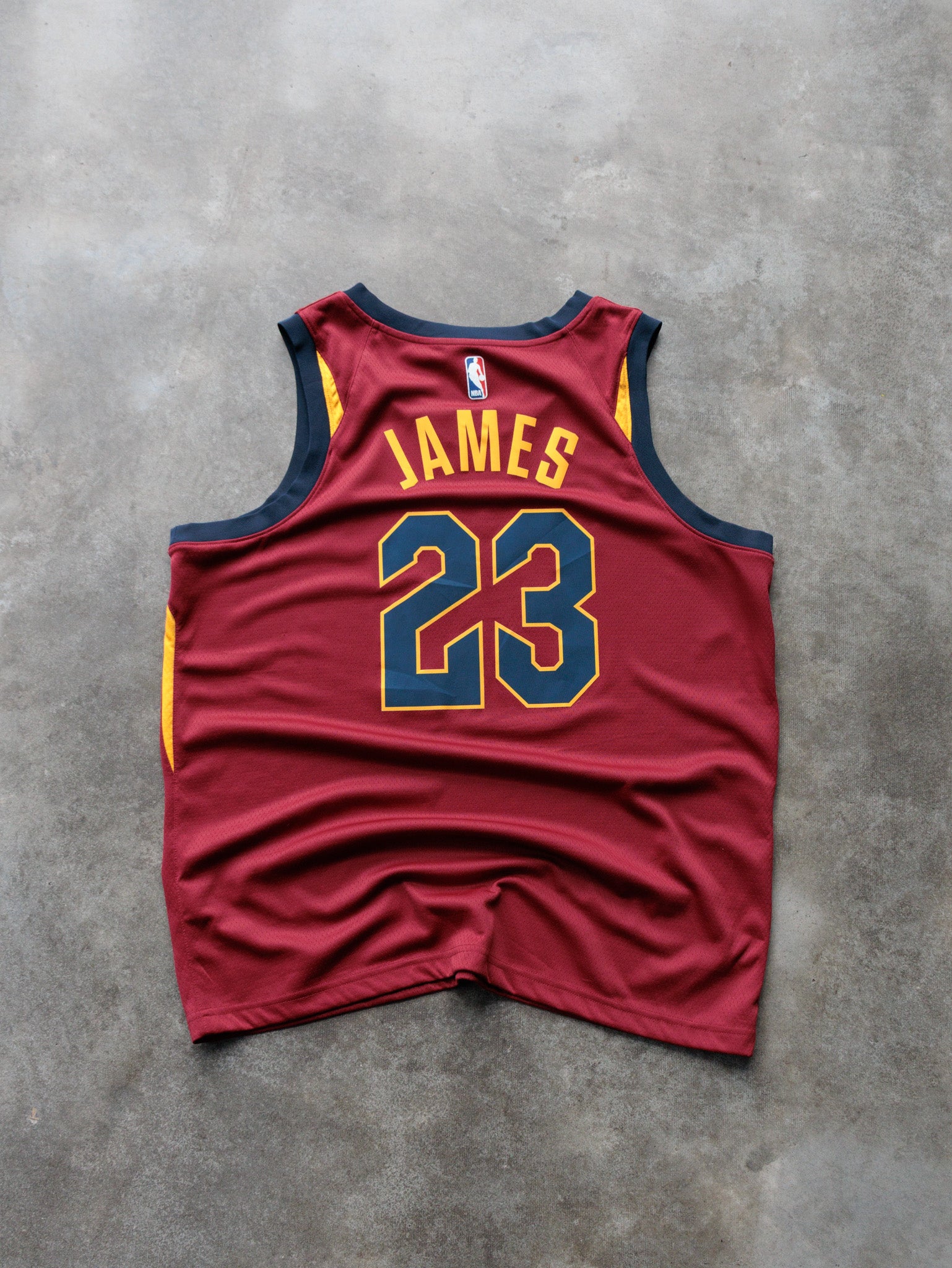 Red Nike Cleveland Cavaliers LeBron James Swingman NBA Tank (XL)