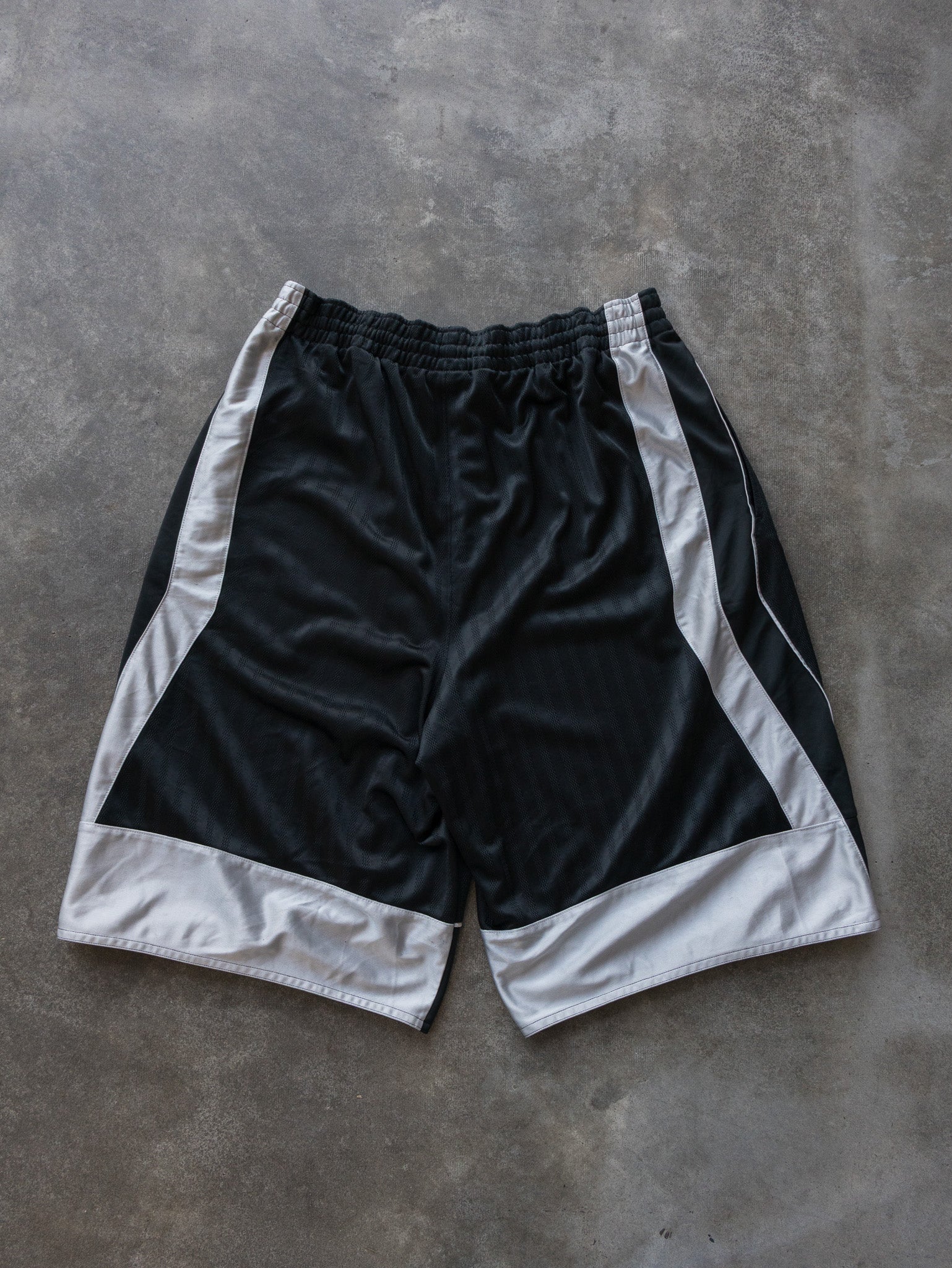 Vintage Black Nike Basketball Shorts (L)