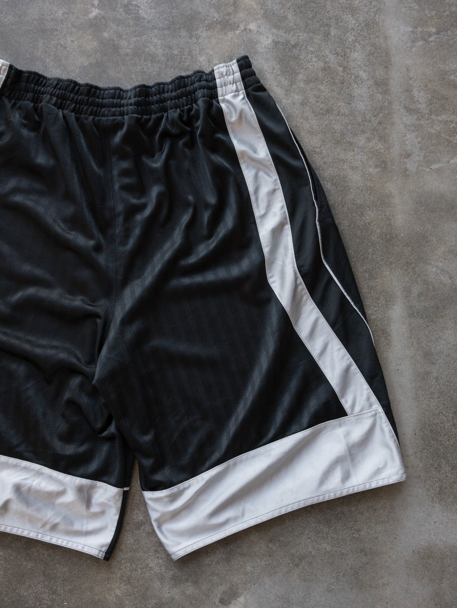 Vintage Black Nike Basketball Shorts (L)