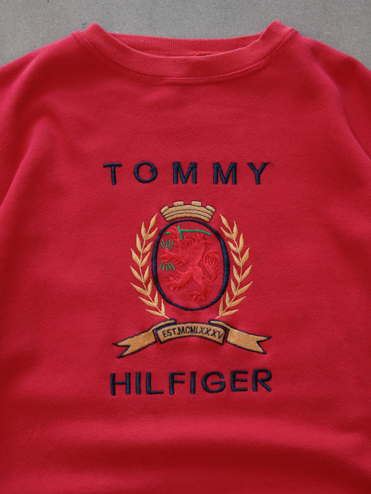 Vintage 90s Red Tommy Hilfiger Crest Sweatshirt (-)