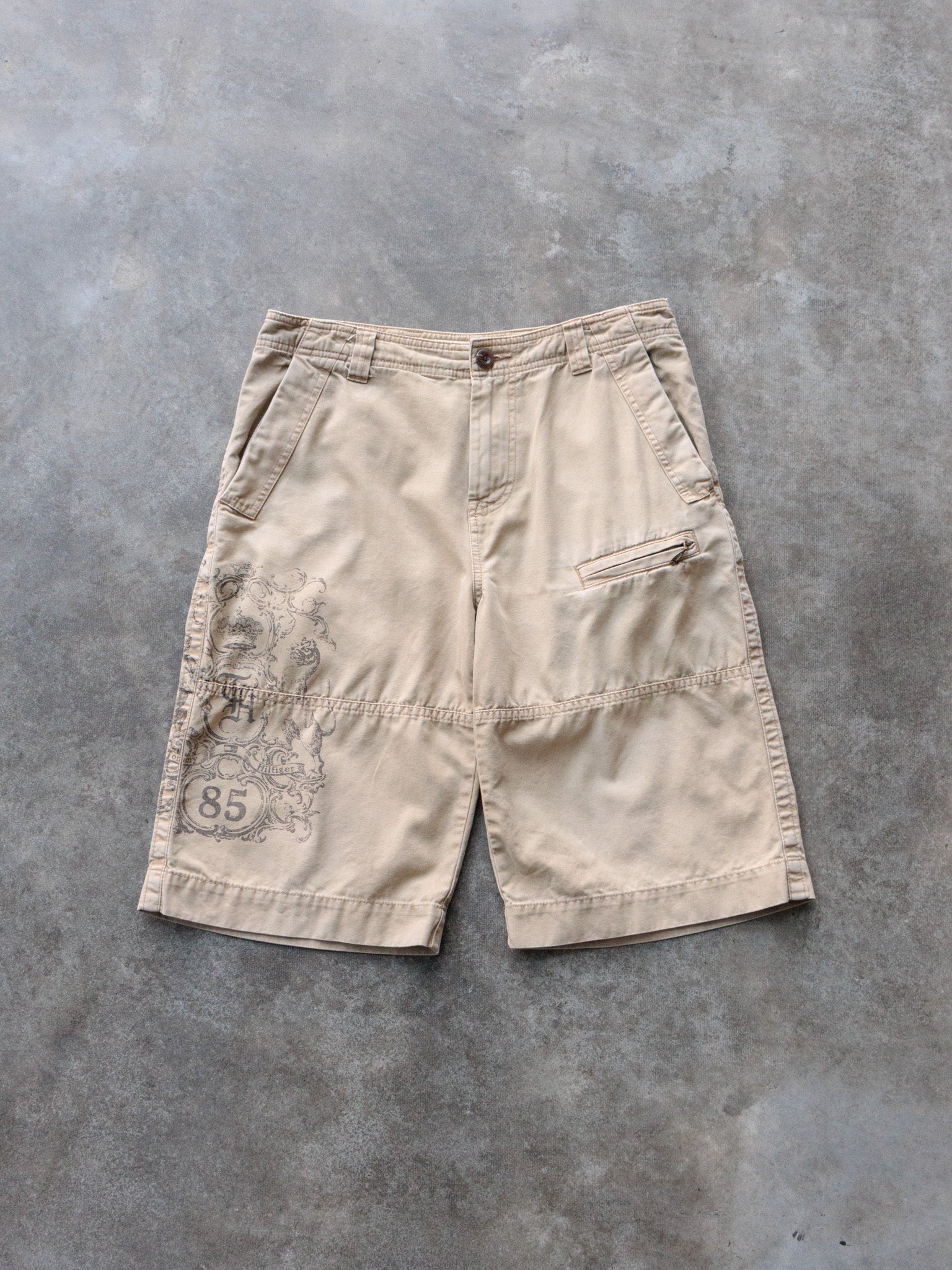 Vintage 00s Beige Tommy Hilfiger Cargo Shorts (W29)