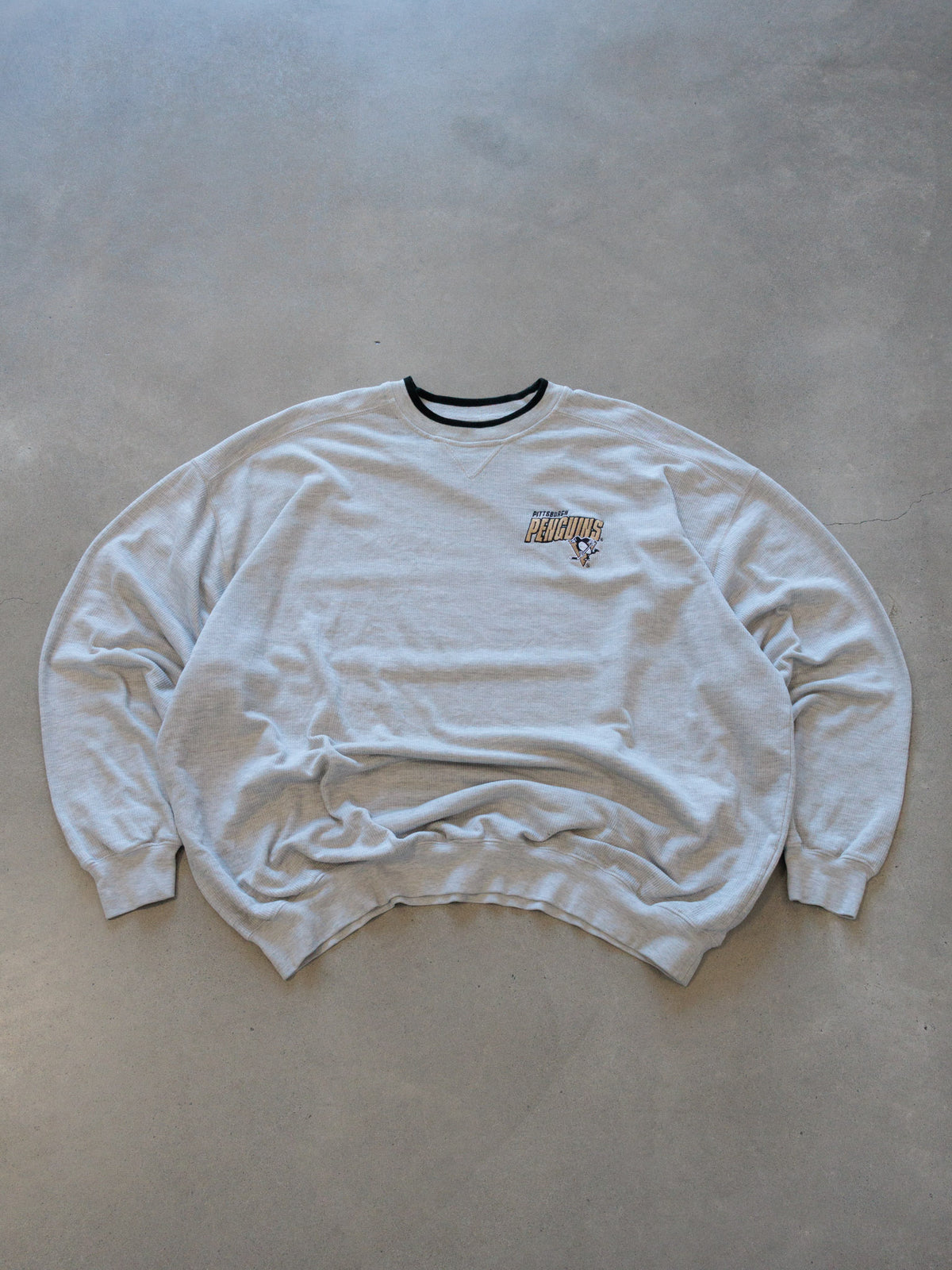Vintage 90s Grey Lee Sport Pittsburgh Penguins Sweatshirt (2XL)
