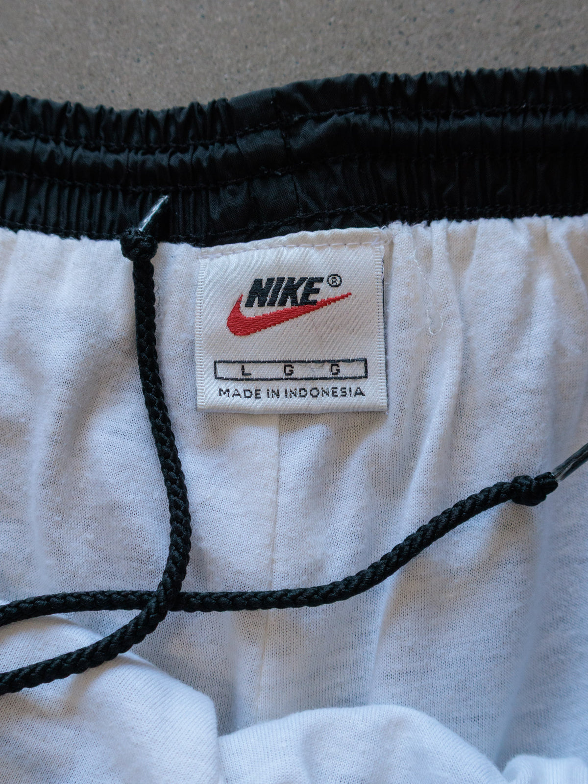 Vintage 90s Black Nike Track Pants (L)
