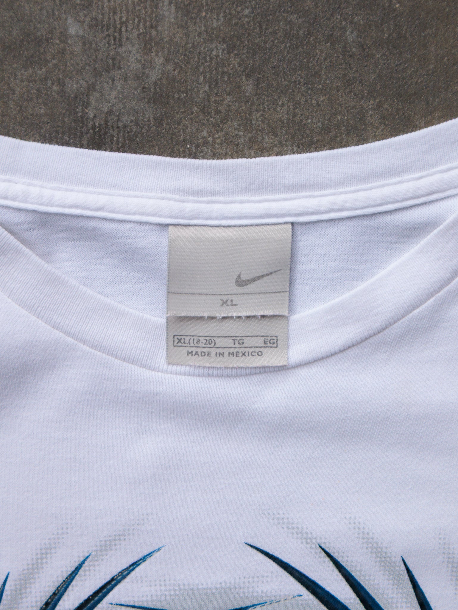 Vintage 00s White Nike Graphic Tee (18-20Y)
