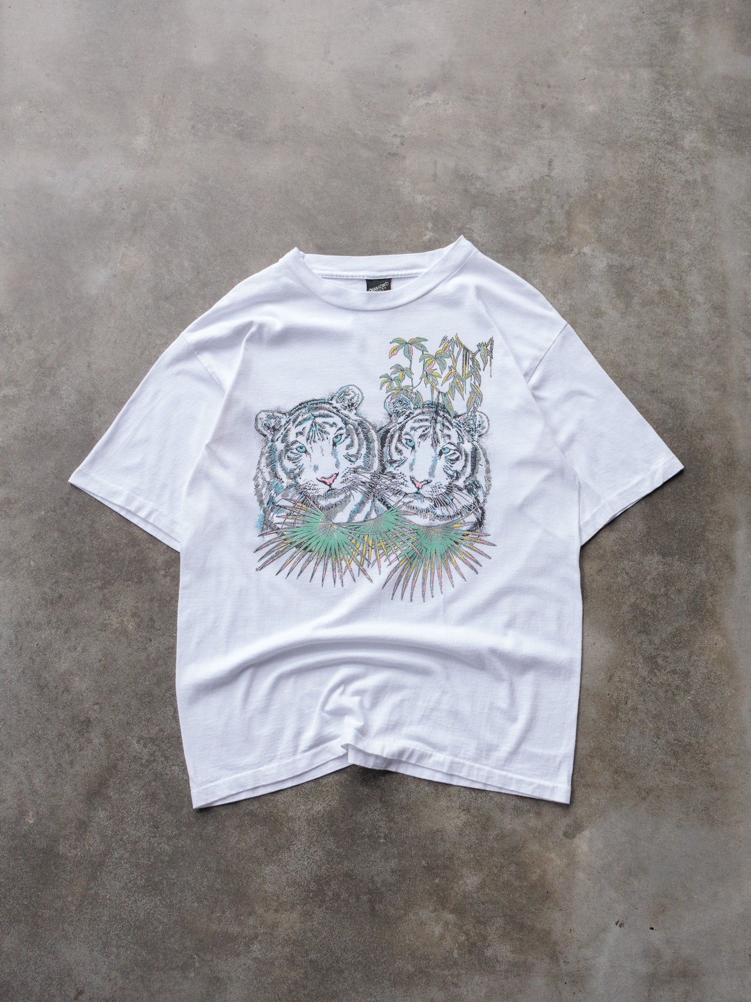 Vintage White Tigers Graphic Tee (L)