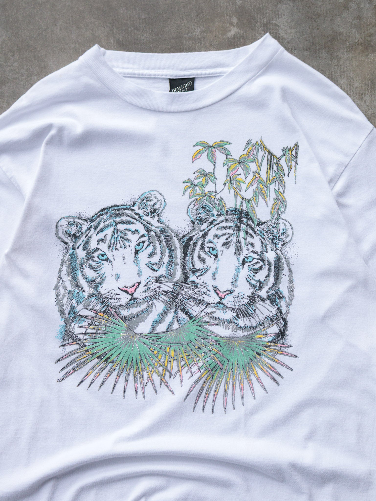 Vintage White Tigers Graphic Tee (L)