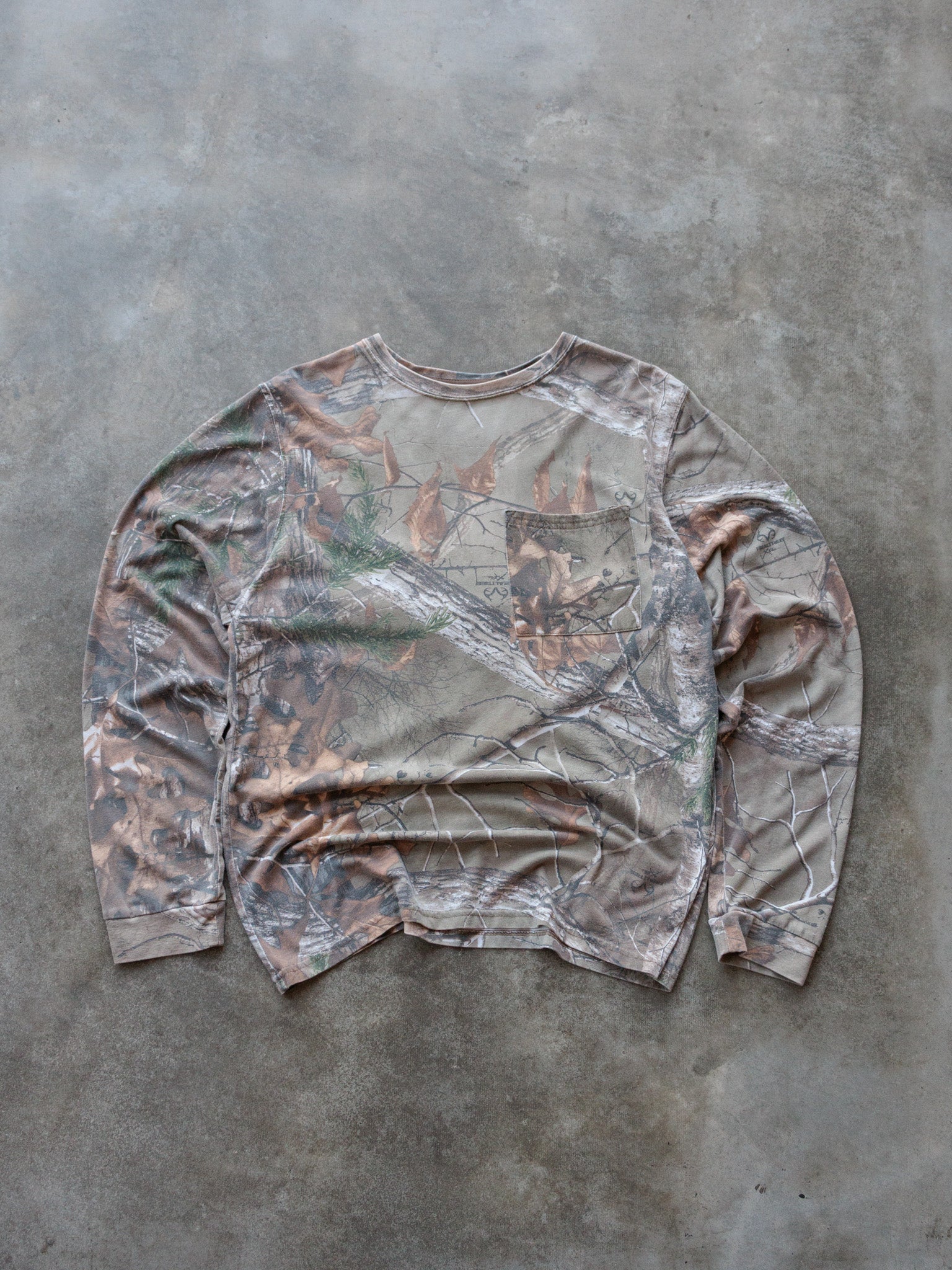 Vintage Grey Camo Realtree Pocket Long Sleeve Tee (2XL)
