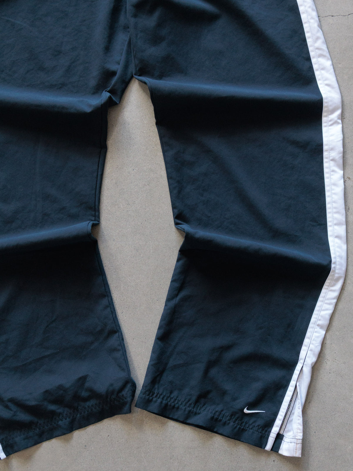 Vintage 00s Navy Nike Track Pants (12-14Y)