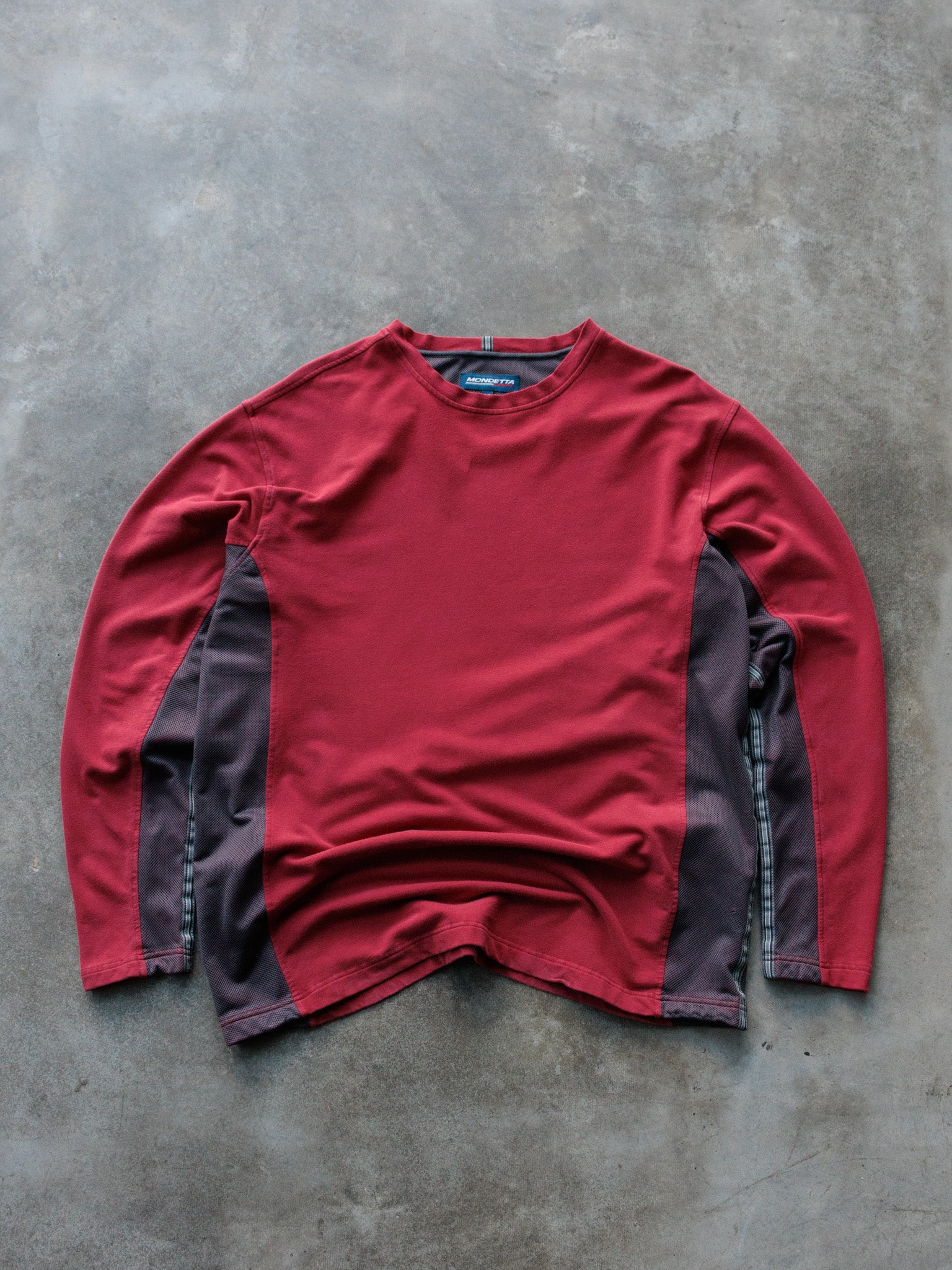 Vintage 00s Red Mondetta Sport Long Sleeve Tee (L)