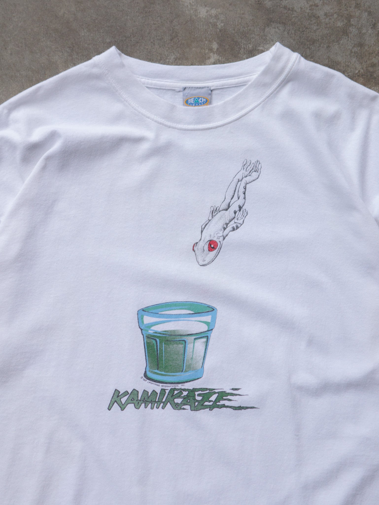 Vintage 1997 White Kamikaze Gecko Graphic Tee (XL)