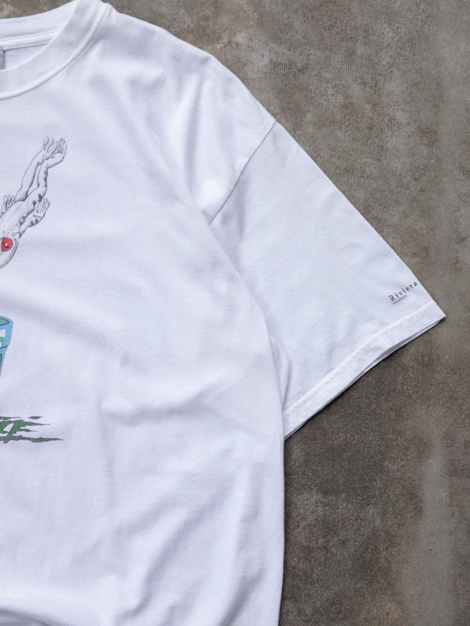 Vintage 1997 White Kamikaze Gecko Graphic Tee (XL)