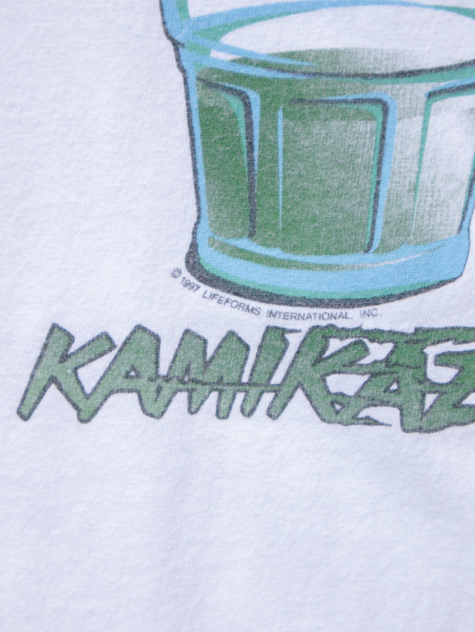Vintage 1997 White Kamikaze Gecko Graphic Tee (XL)