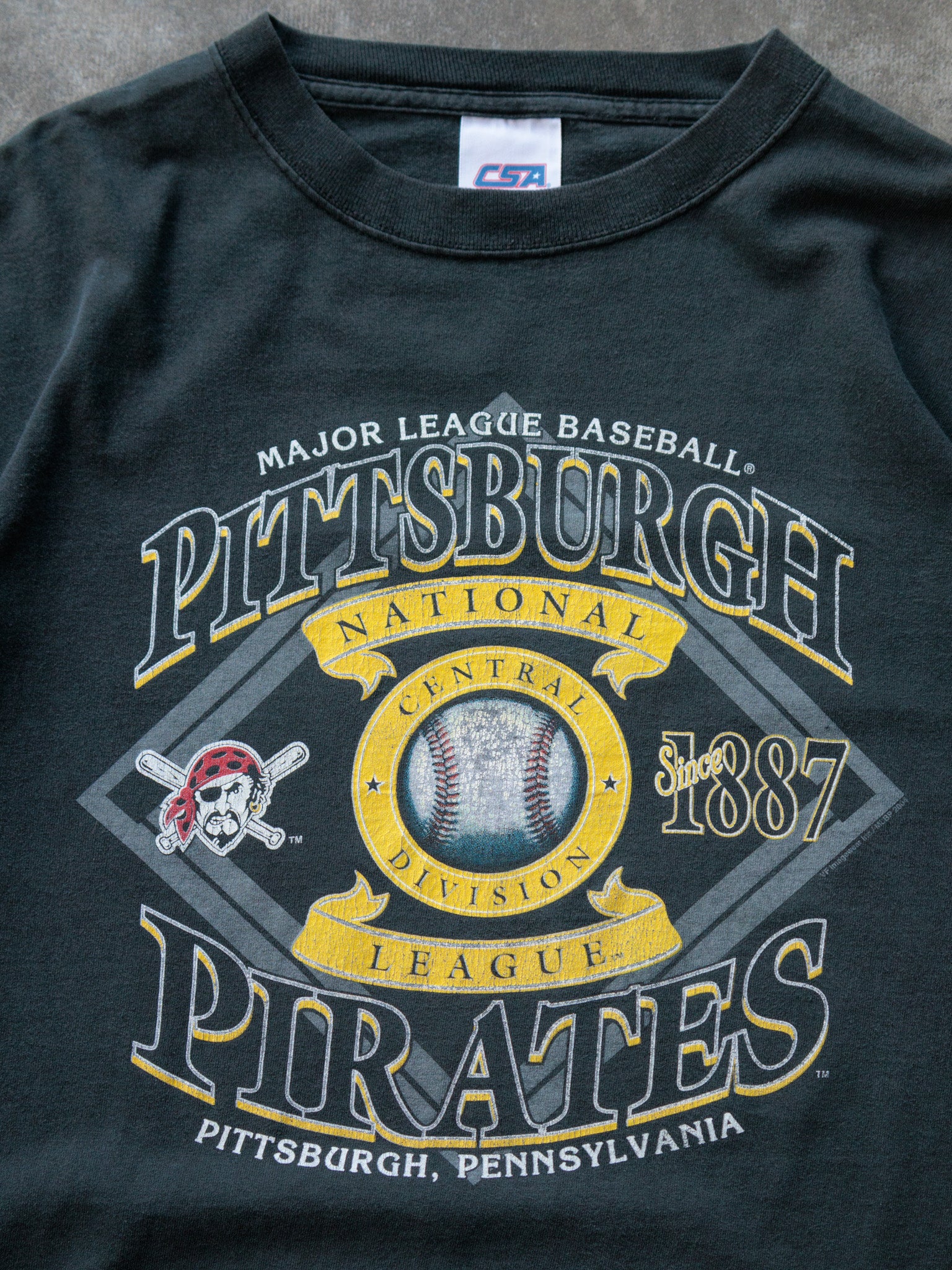 Vintage 90s Black Pittsburgh Pirates Tee (-)