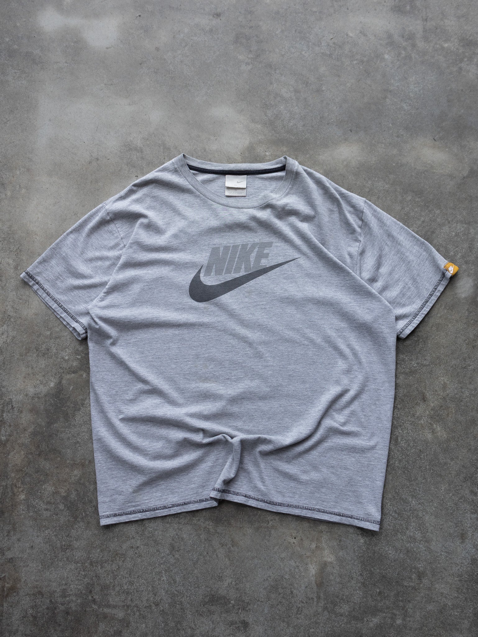 Vintage 00s Grey Nike Graphic Tee (XL)