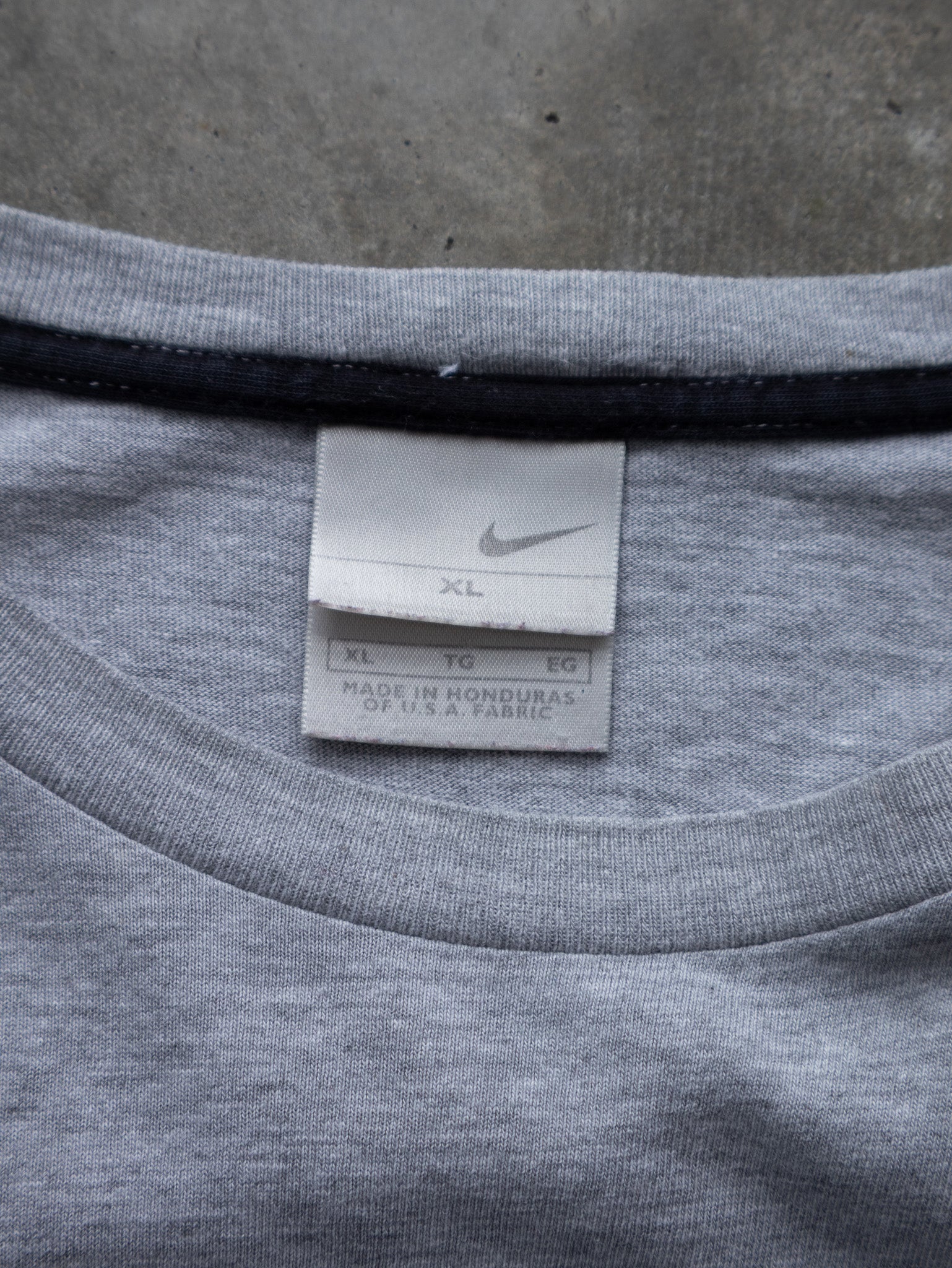 Vintage 00s Grey Nike Graphic Tee (XL)