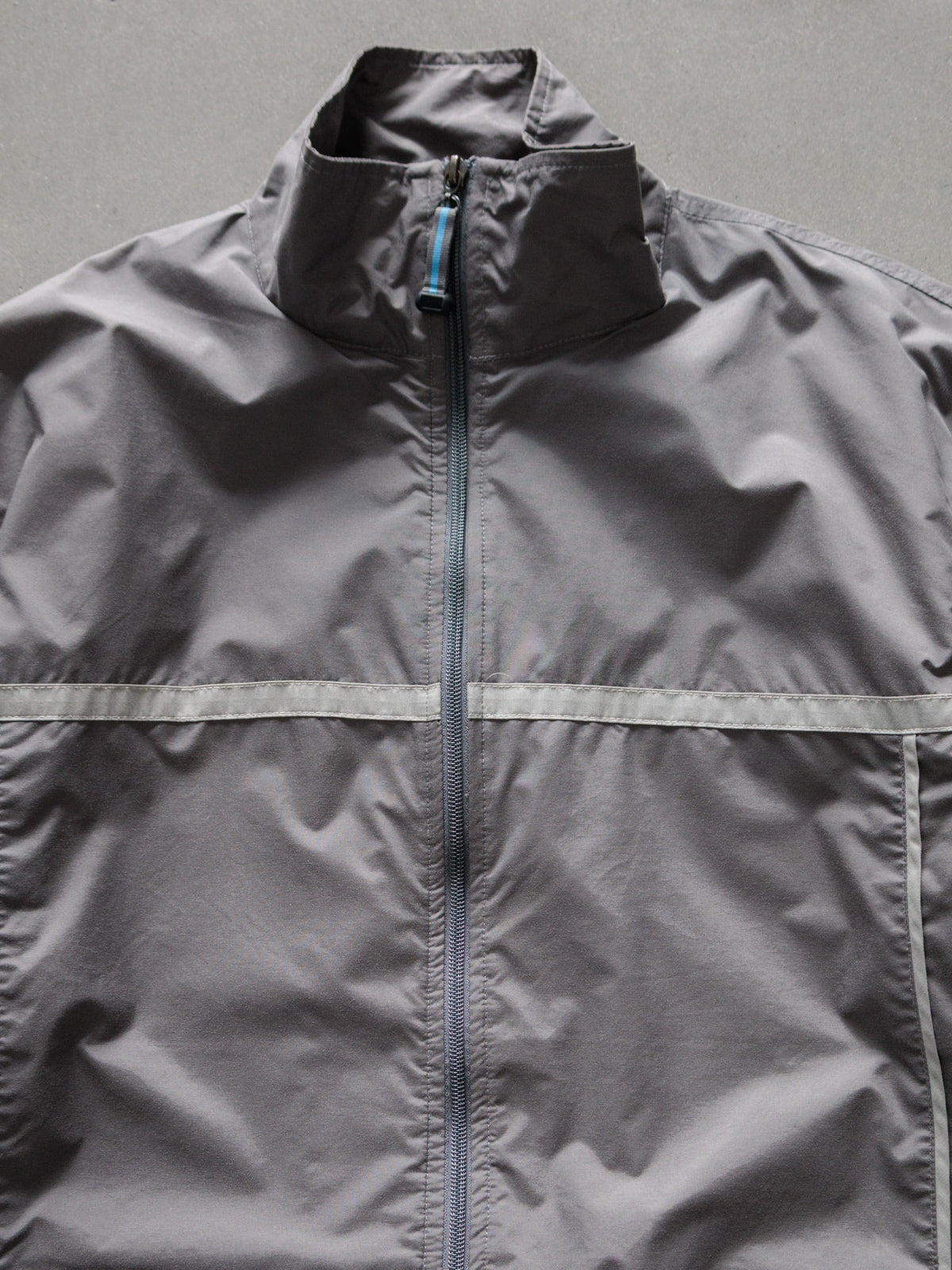 Vintage 00s Grey Nike Windbreaker (M)