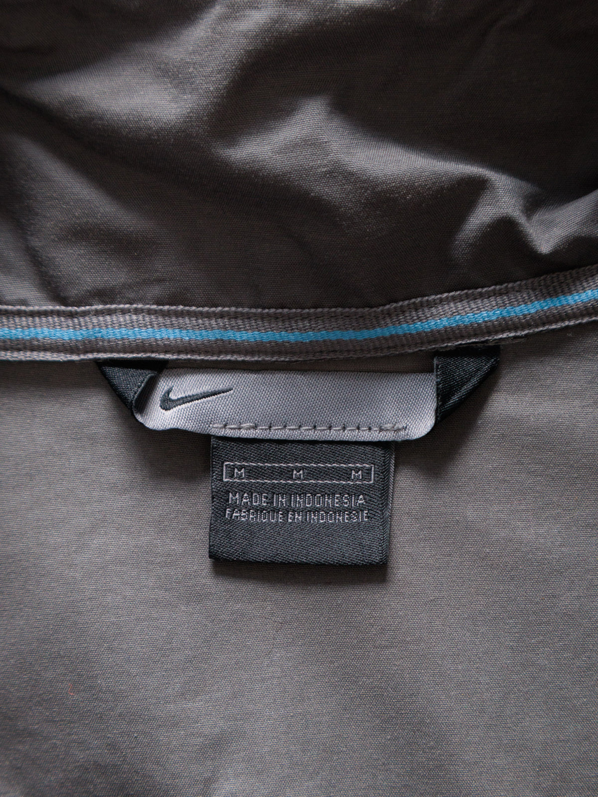 Vintage 00s Grey Nike Windbreaker (M)