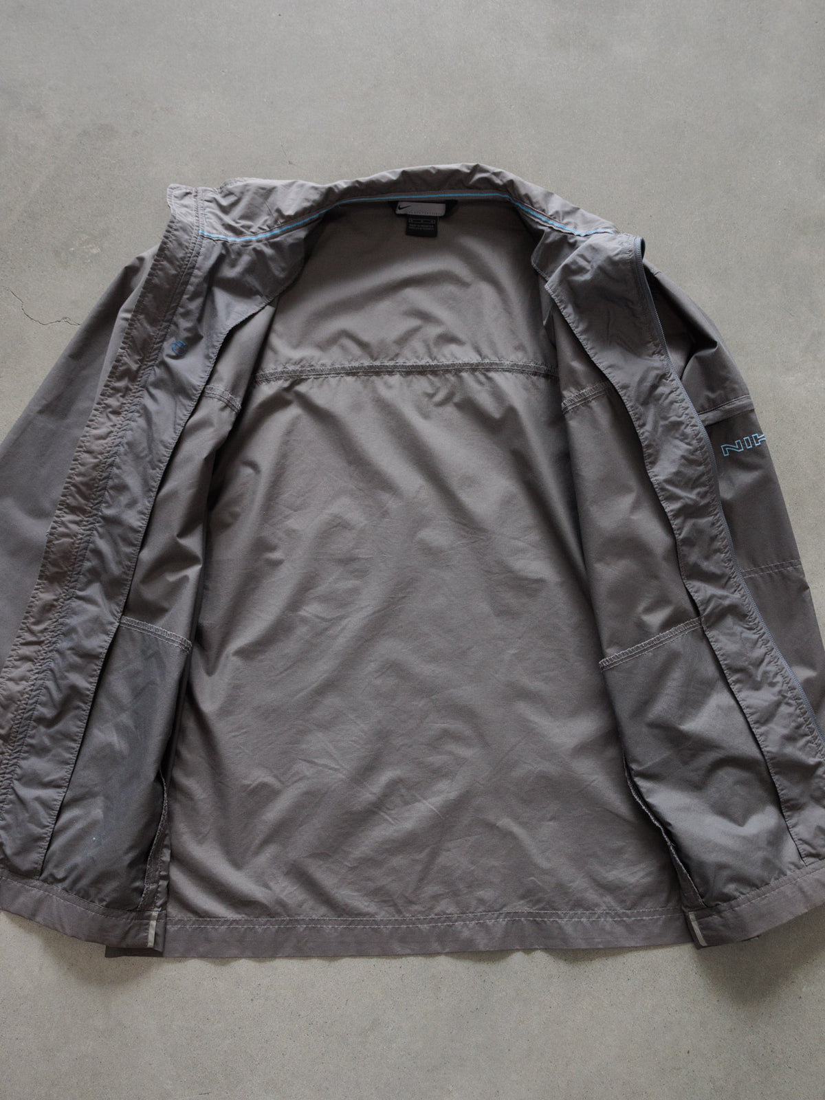 Vintage 00s Grey Nike Windbreaker (M)