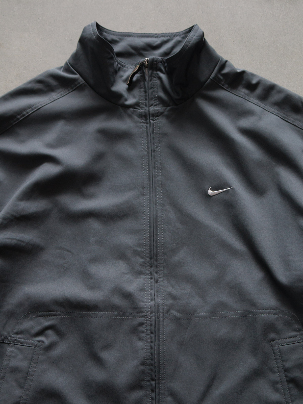 Vintage 00s Grey Nike Windbreaker (L)