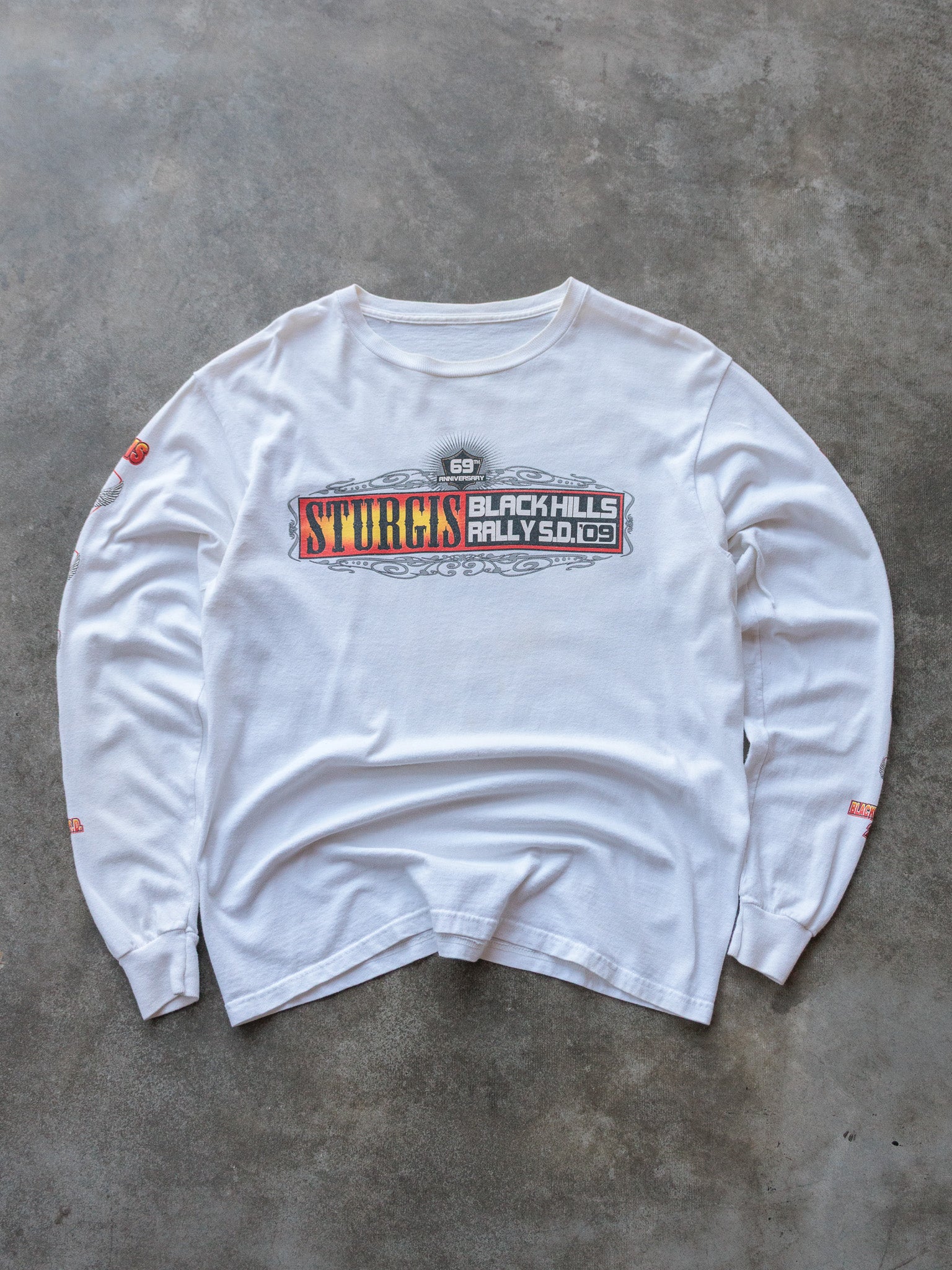 Vintage 2009 White Sturgis Black Hills Rally Long Sleeve Tee (-)