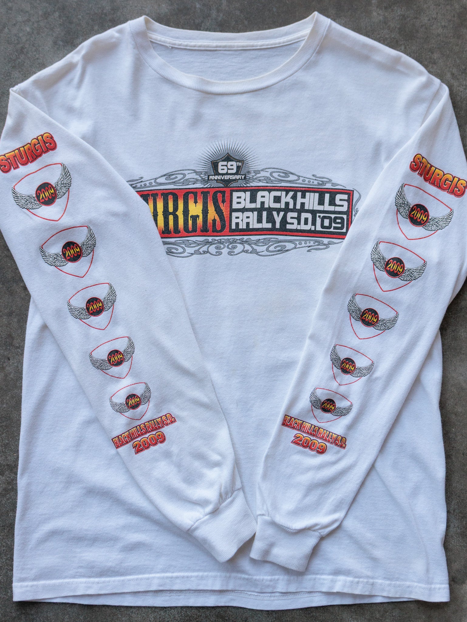 Vintage 2009 White Sturgis Black Hills Rally Long Sleeve Tee (-)
