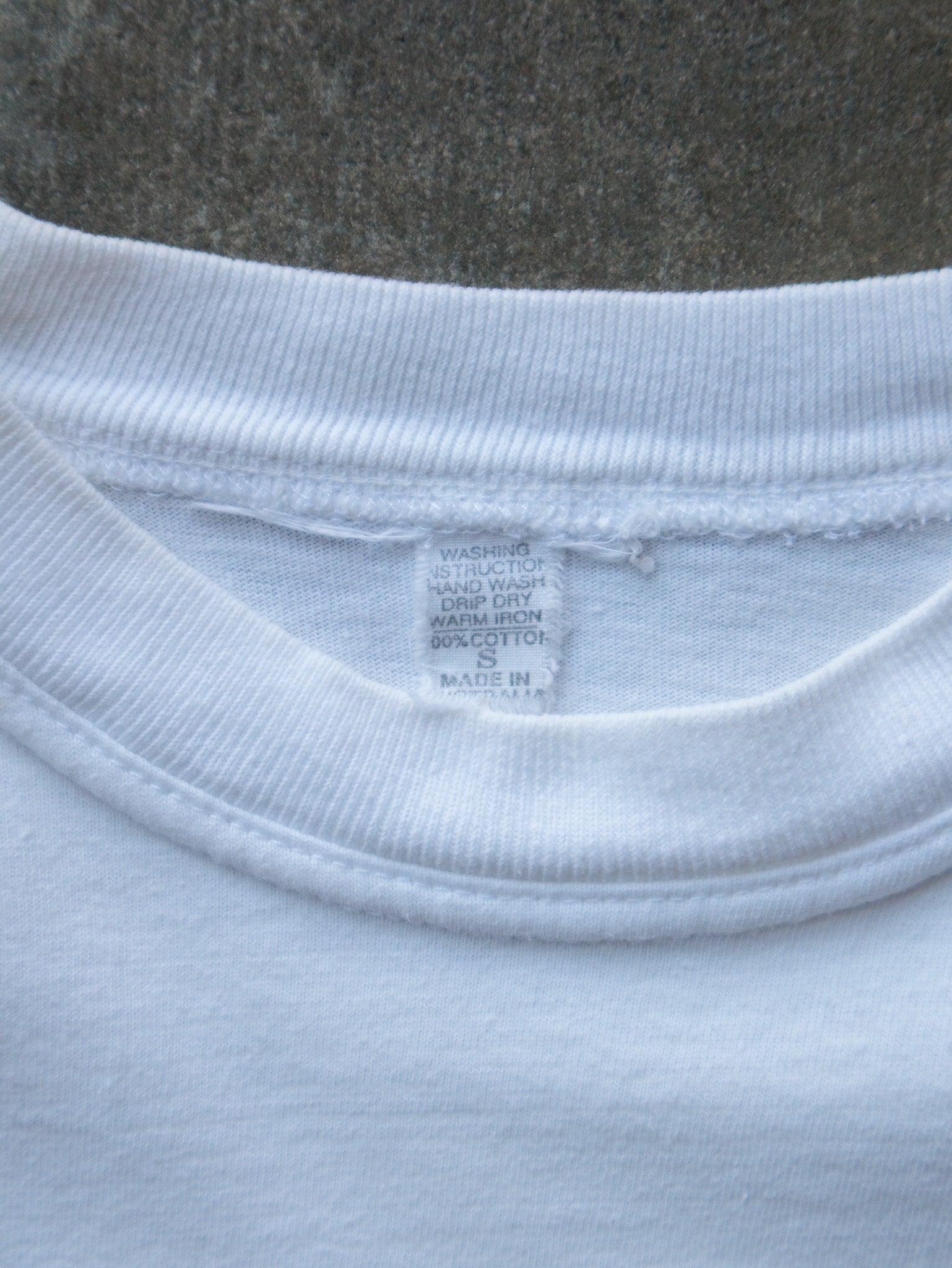 Vintage White Hard Rock With No Cafe Ayers Rock Slogan Tee (S)