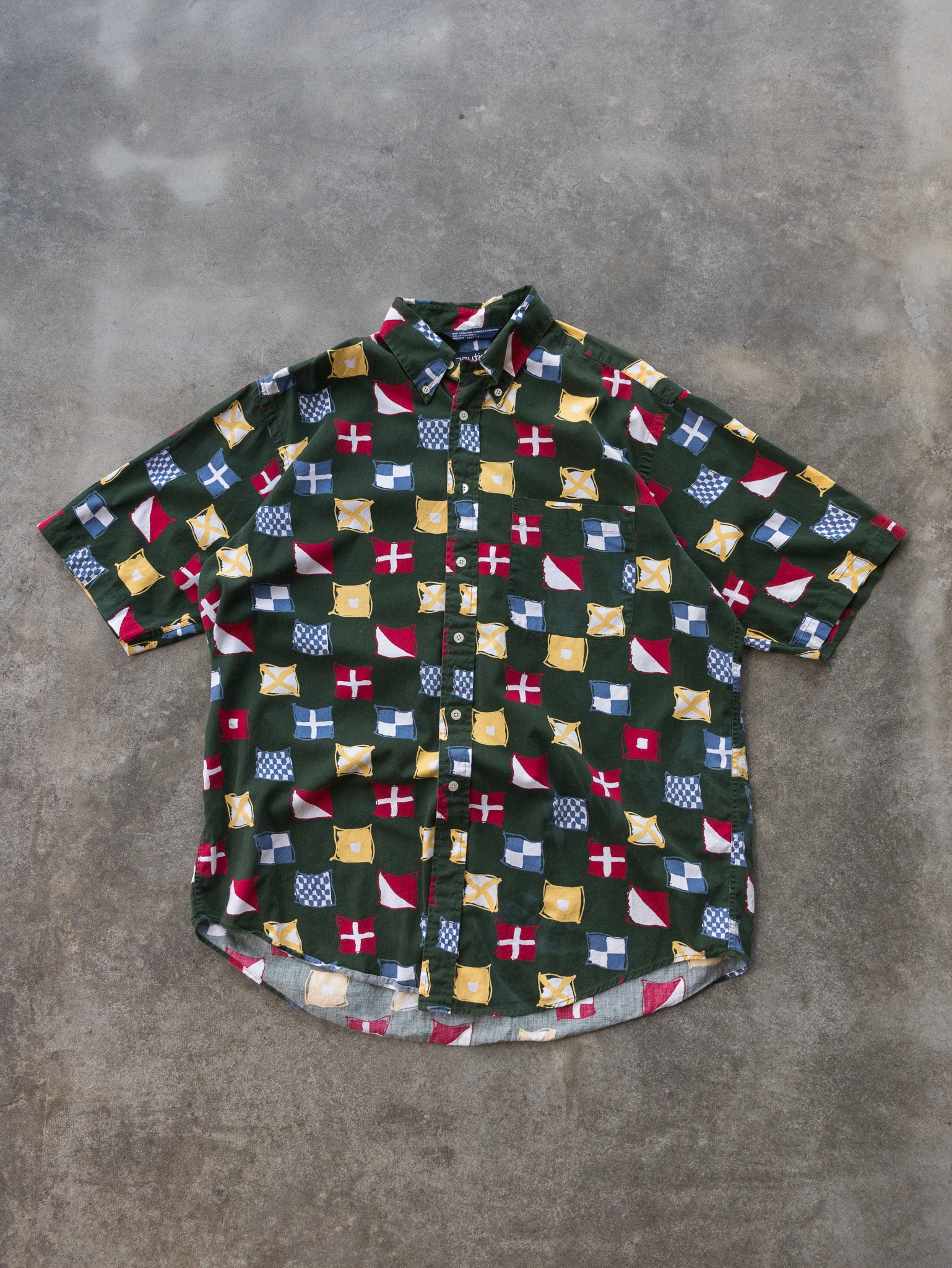 Vintage 90s Green Nautica Nautical Flag Print Short Sleeve Shirt (L)