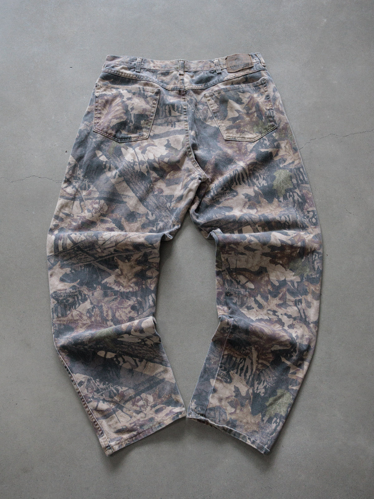Vintage 90s Brown Mossy Oak Camo Wrangler Pants (-)