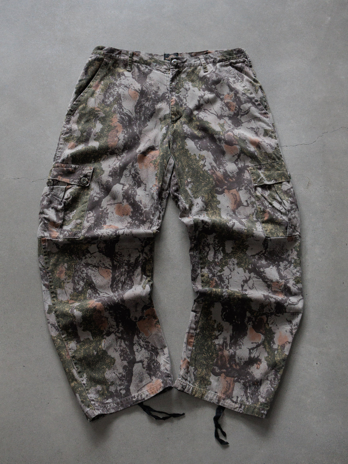 Vintage 00s Grey Camo Natural Gear Cargo Pants (L)