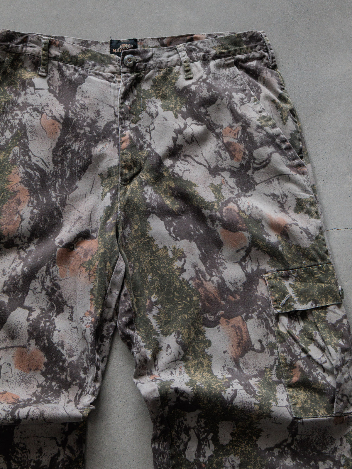 Vintage 00s Grey Camo Natural Gear Cargo Pants (L)