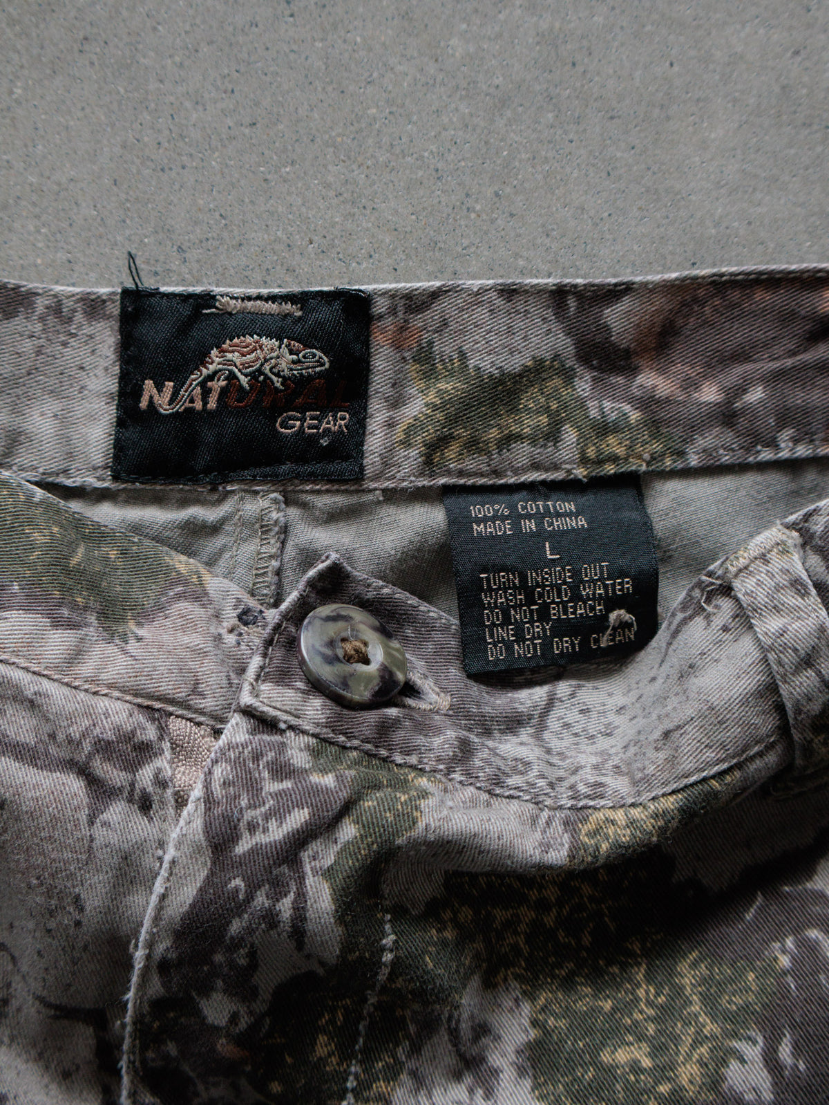 Vintage 00s Grey Camo Natural Gear Cargo Pants (L)